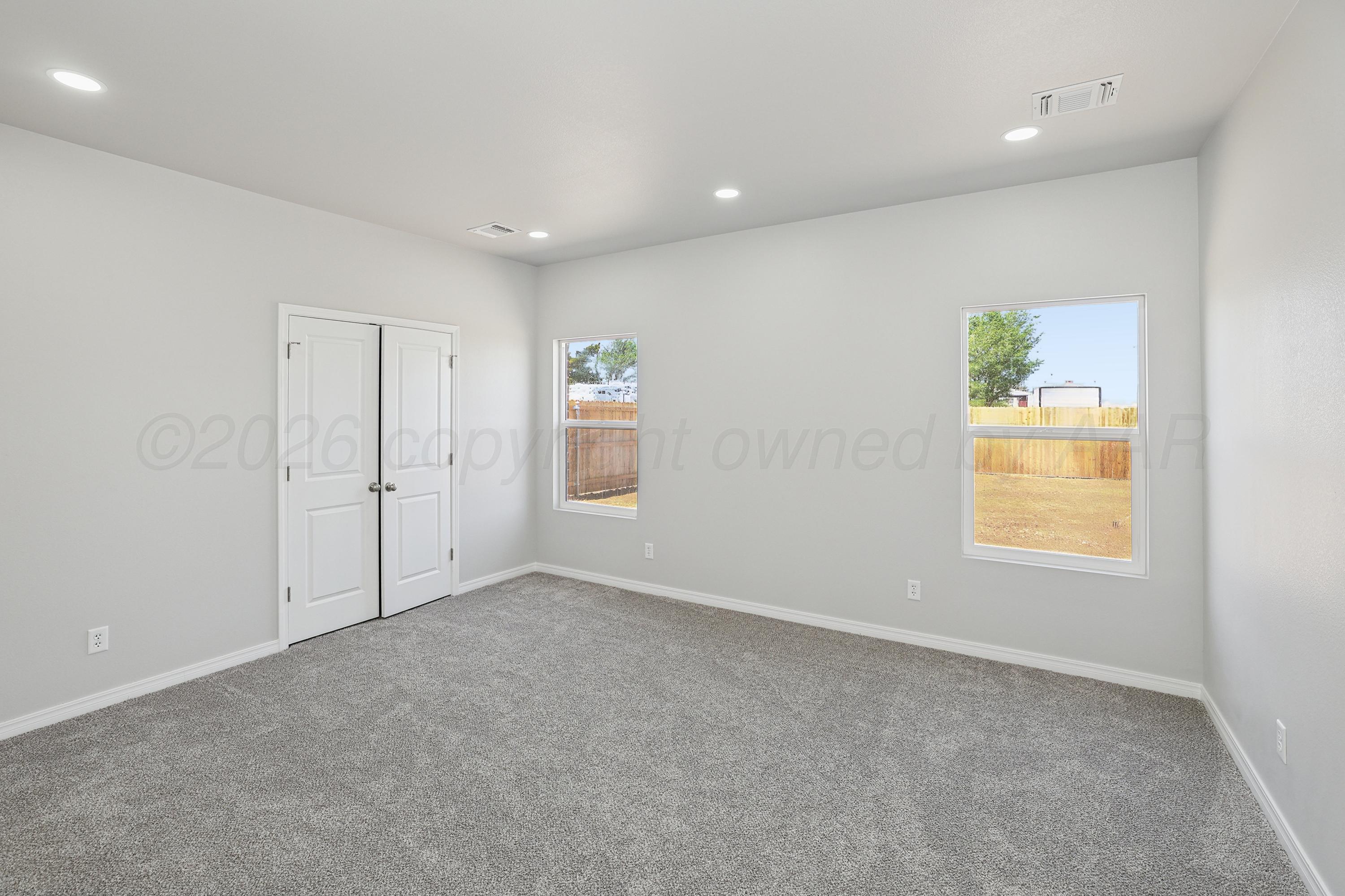 900 W Maple Avenue Property Photo 10