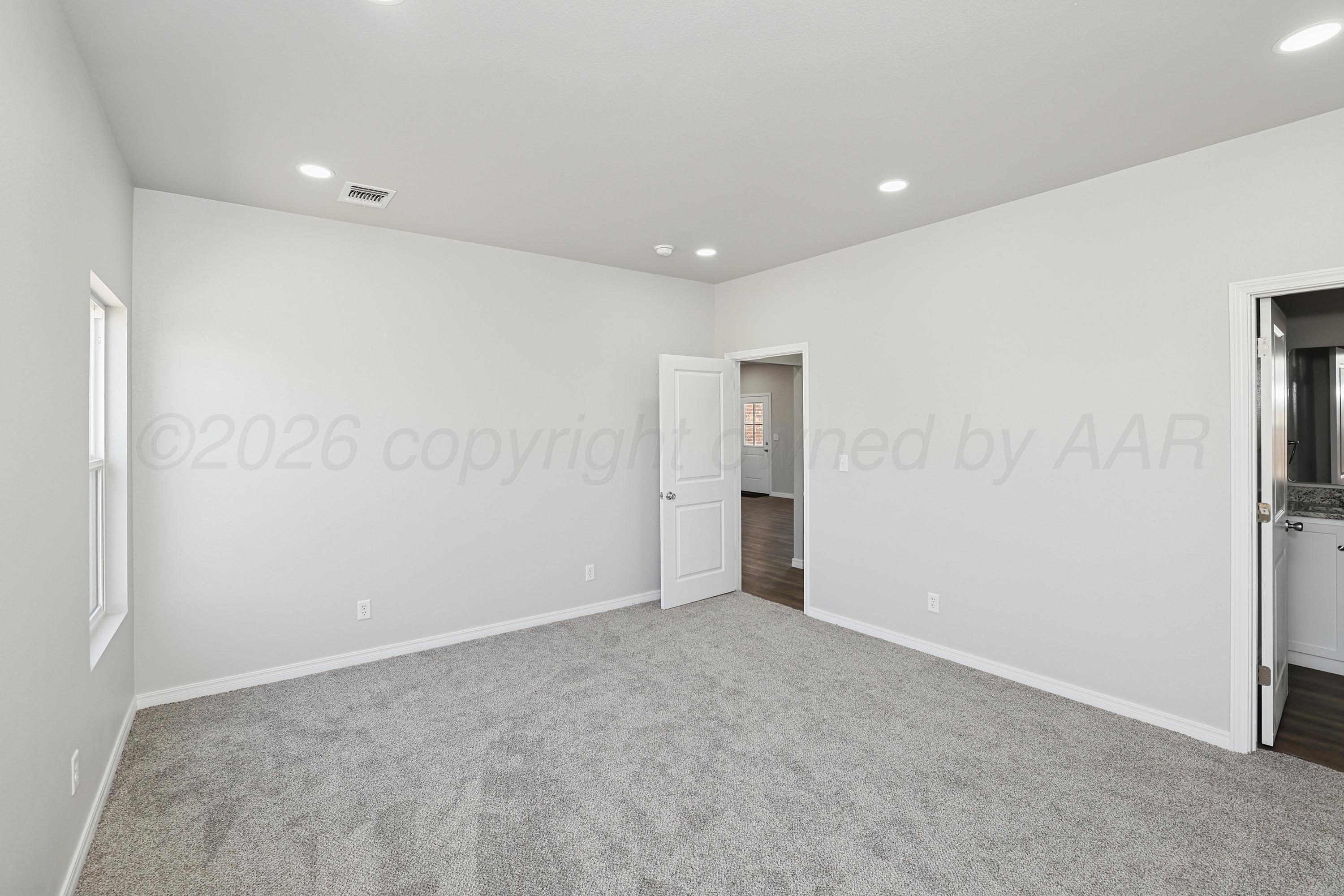 900 W Maple Avenue Property Photo 11