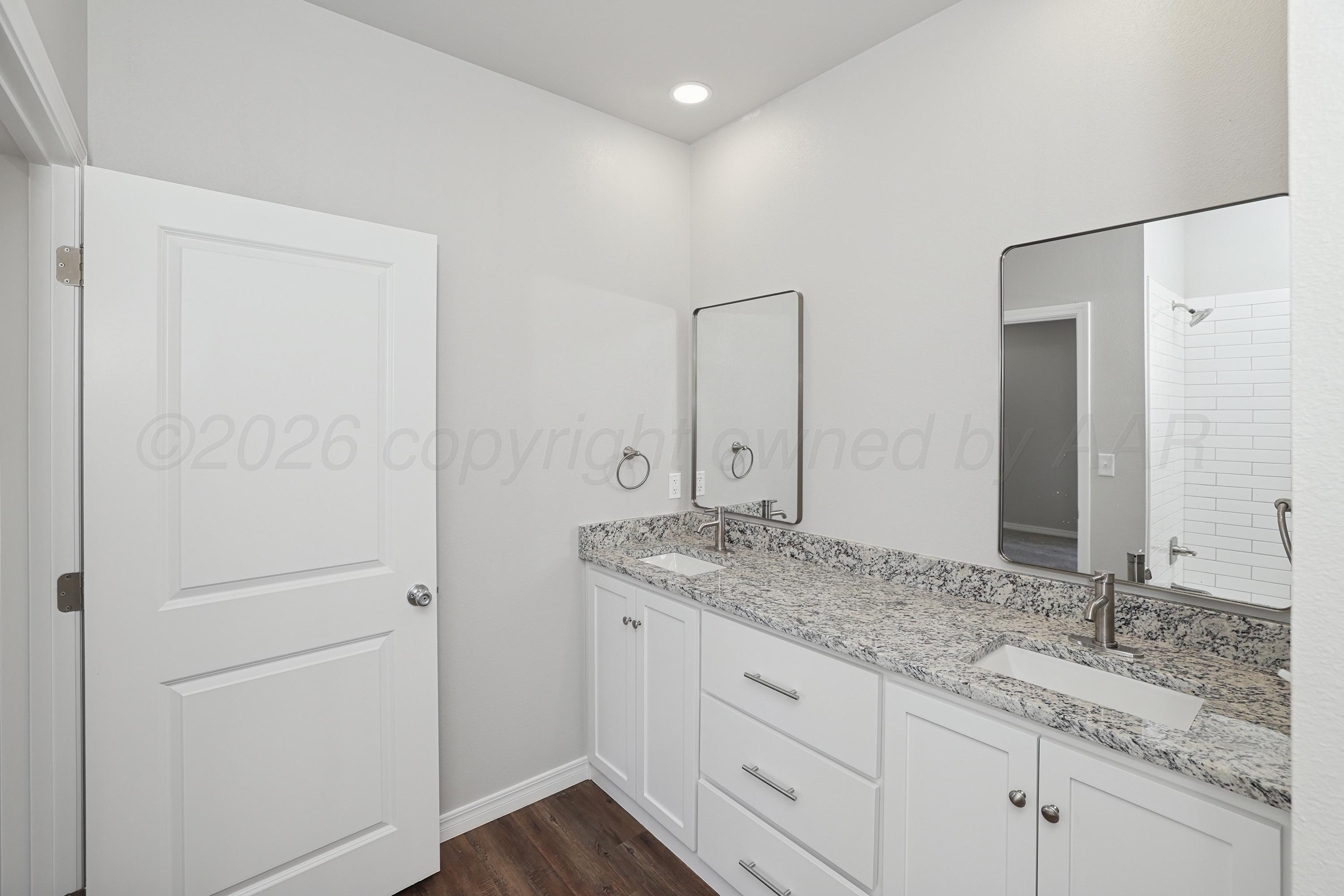 900 W Maple Avenue Property Photo 13