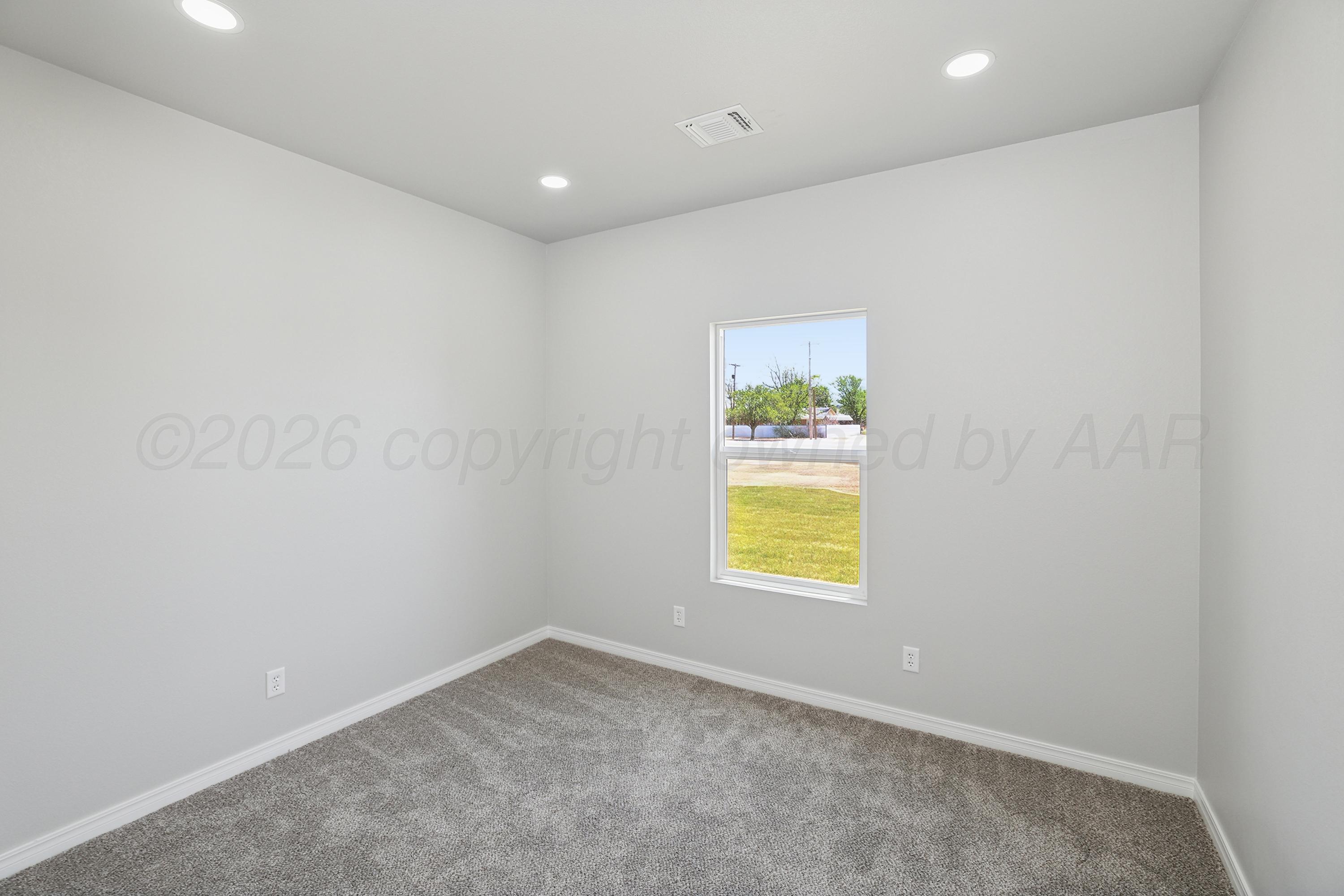 900 W Maple Avenue Property Photo 15