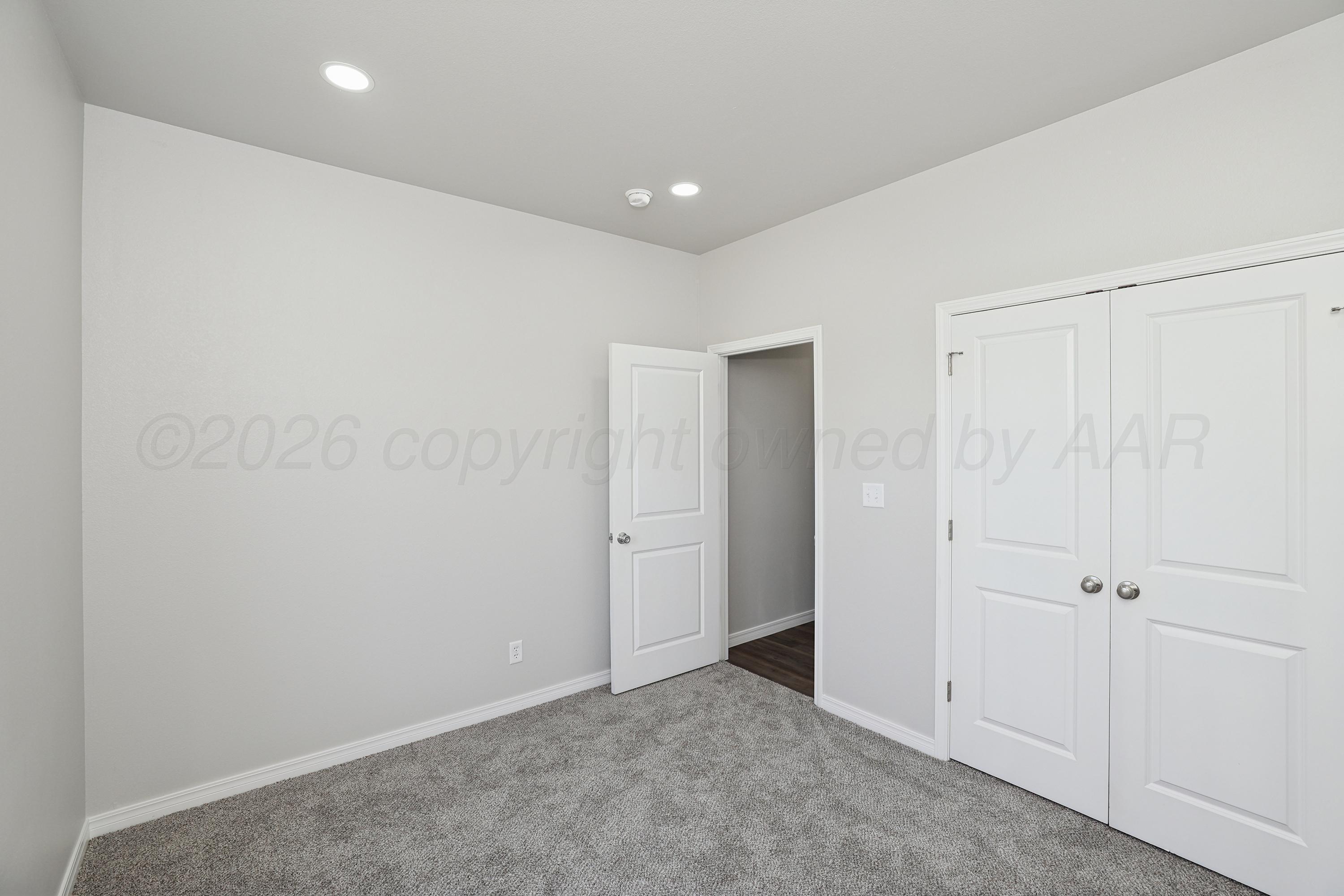 900 W Maple Avenue Property Photo 16