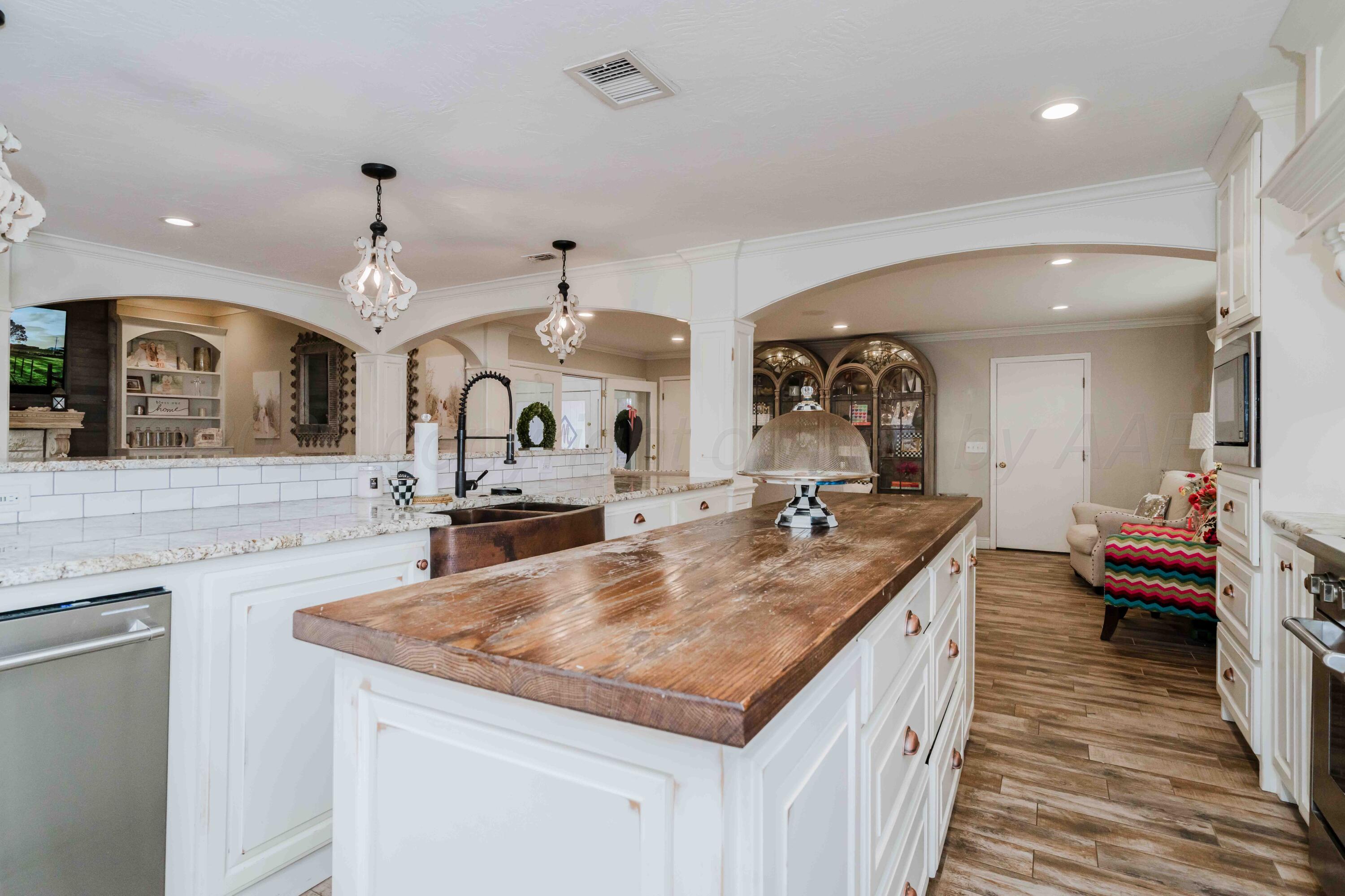 7406 Sleepy Hollow Boulevard Property Photo 12
