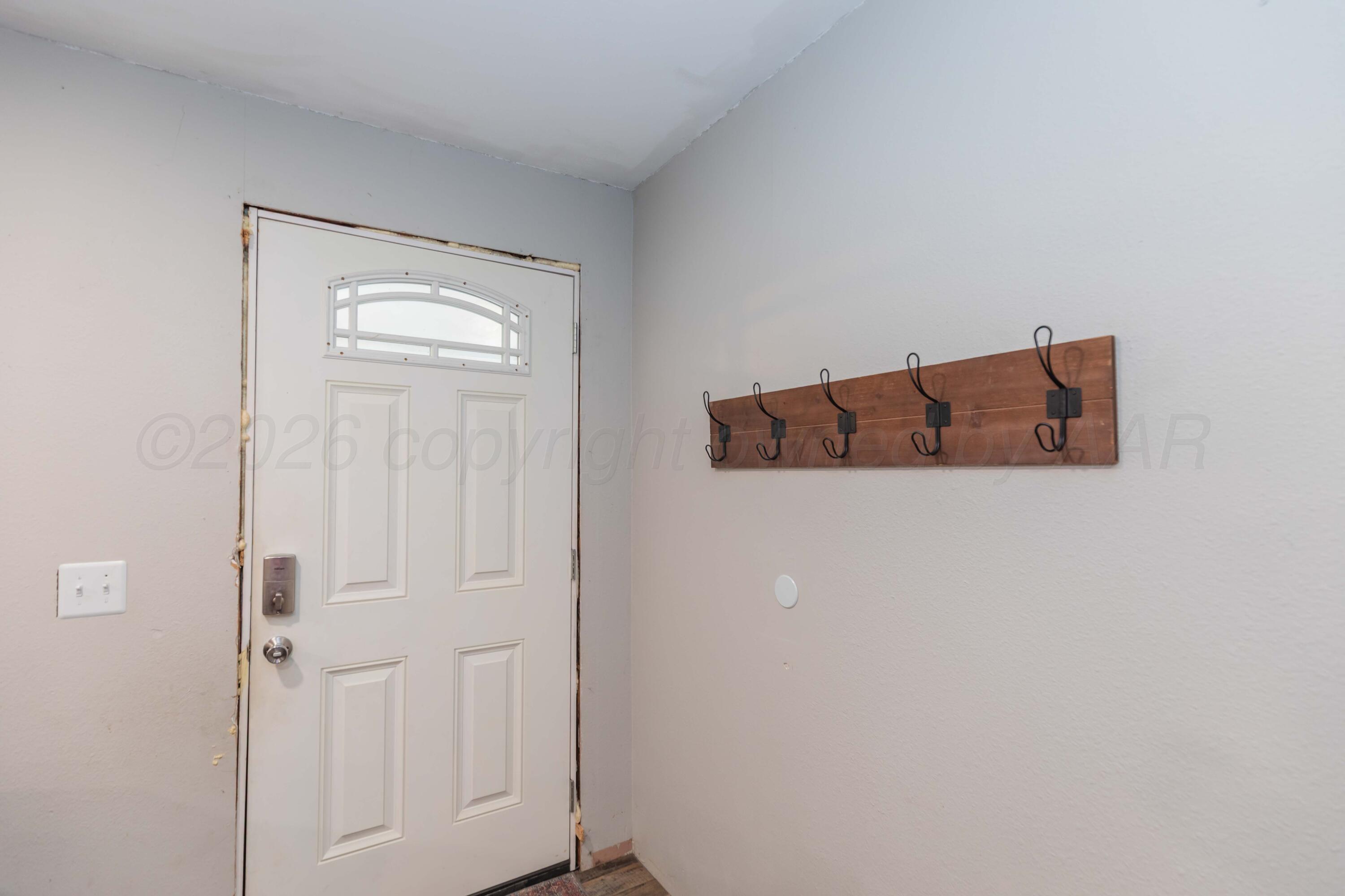 216 W 5th Street Property Photo 3