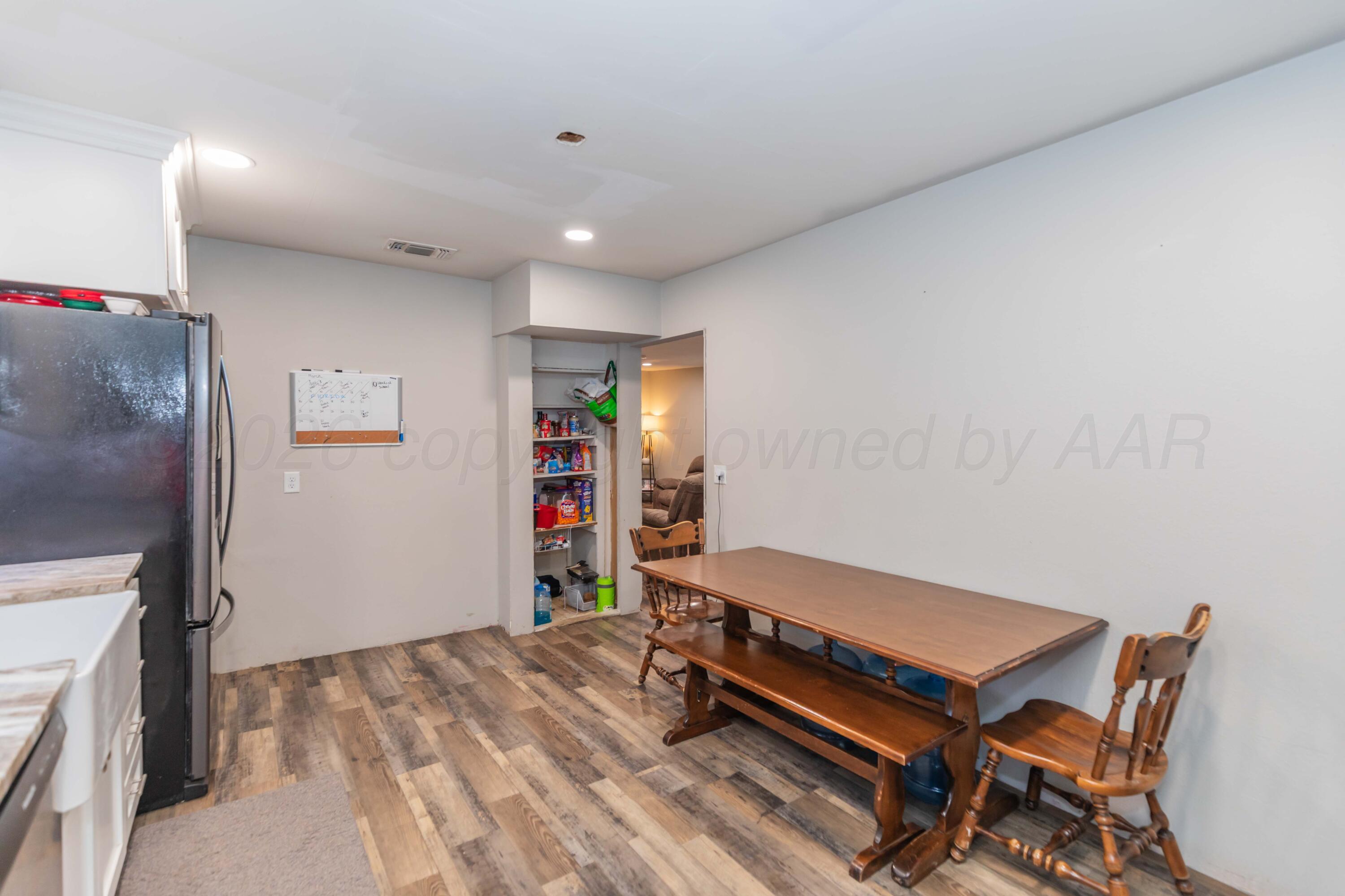 216 W 5th Street Property Photo 13
