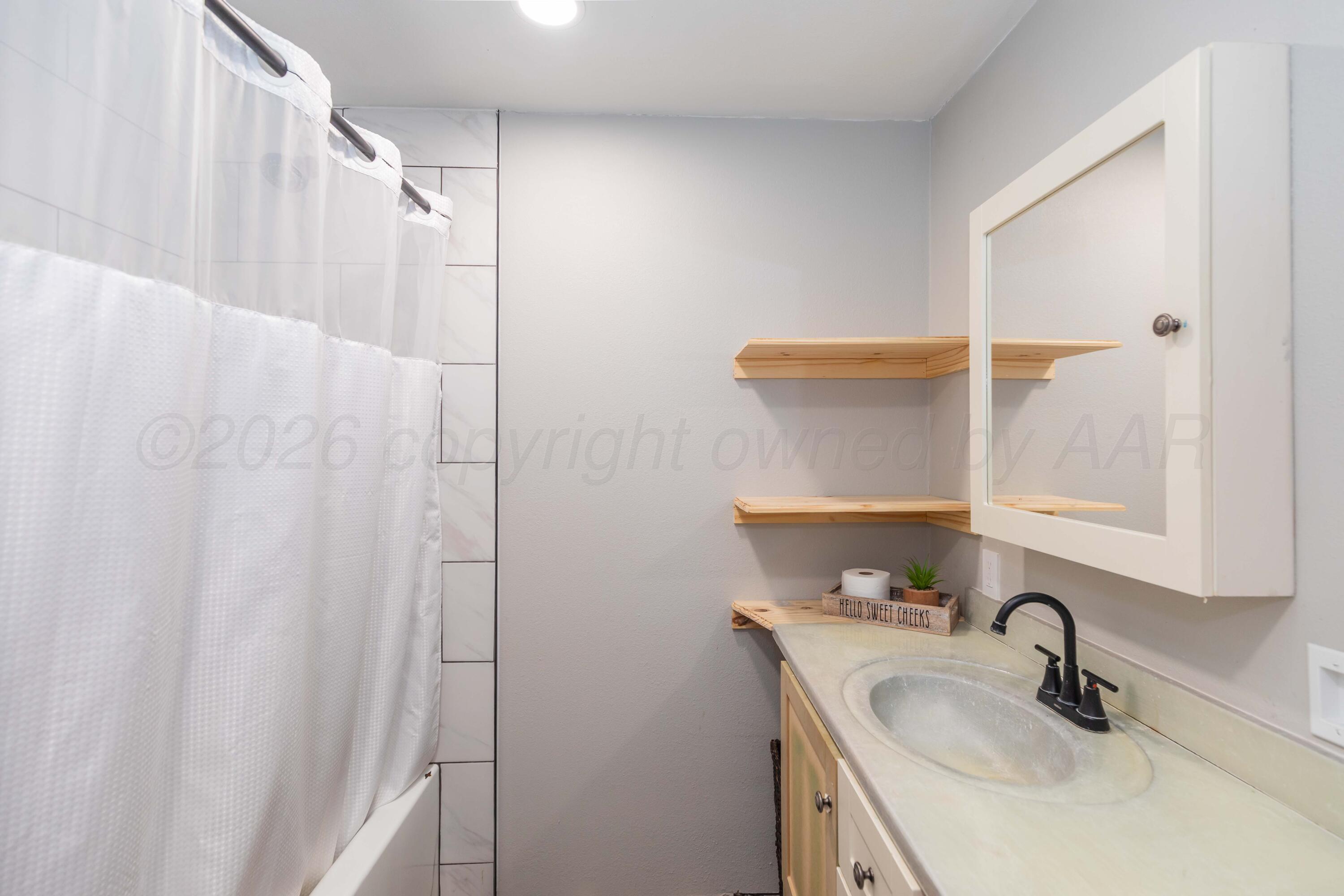 216 W 5th Street Property Photo 17