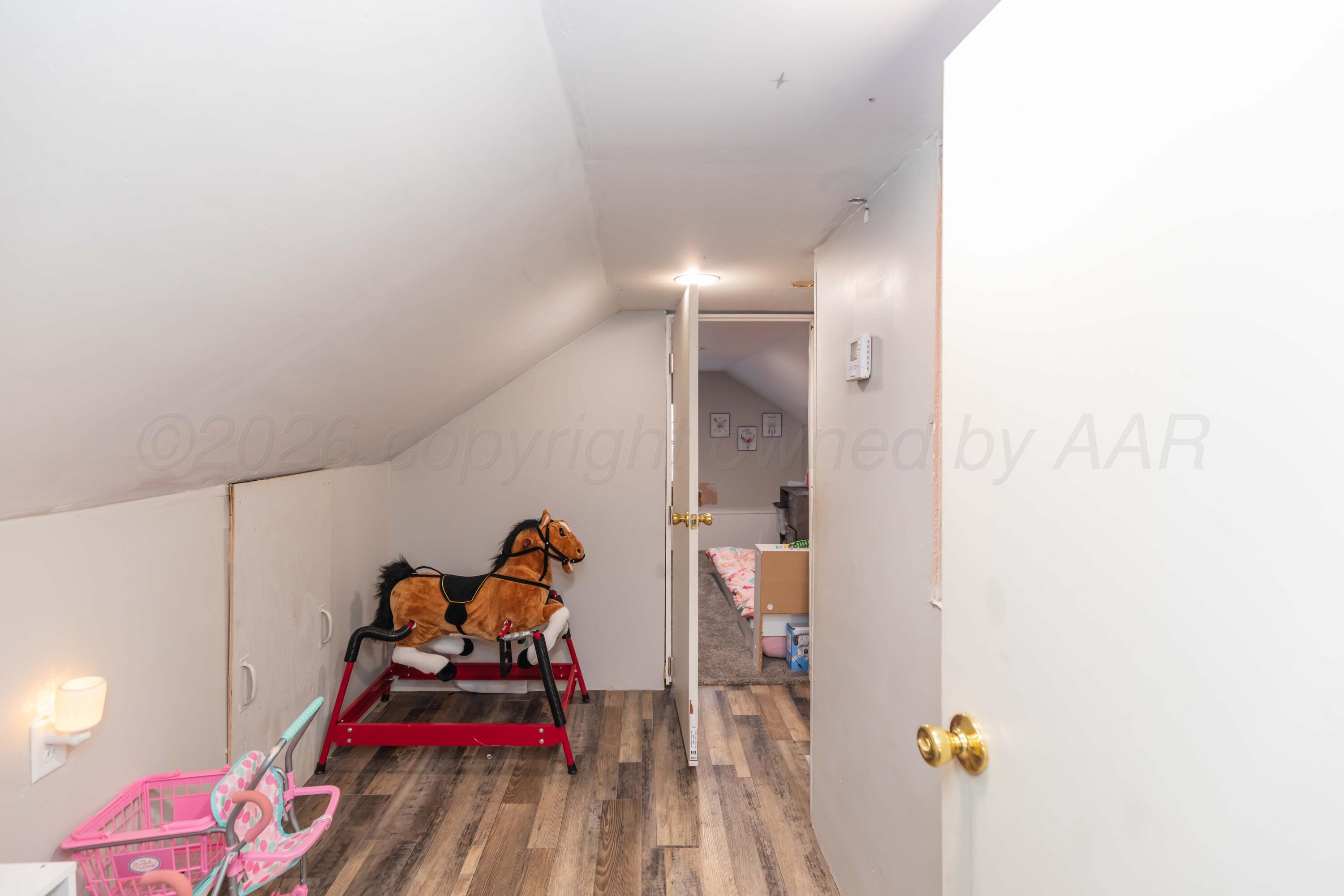 216 W 5th Street Property Photo 28