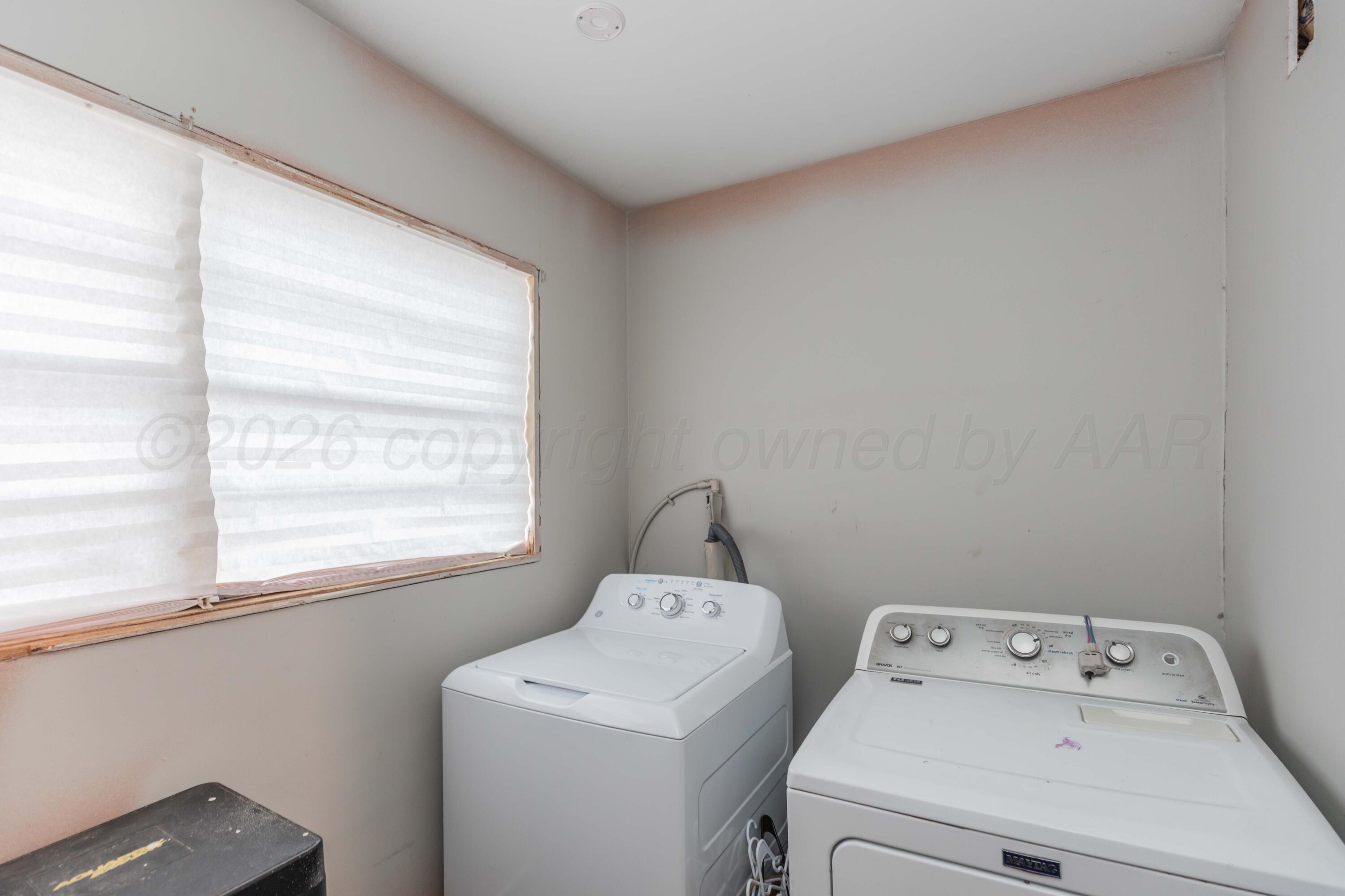 216 W 5th Street Property Photo 32