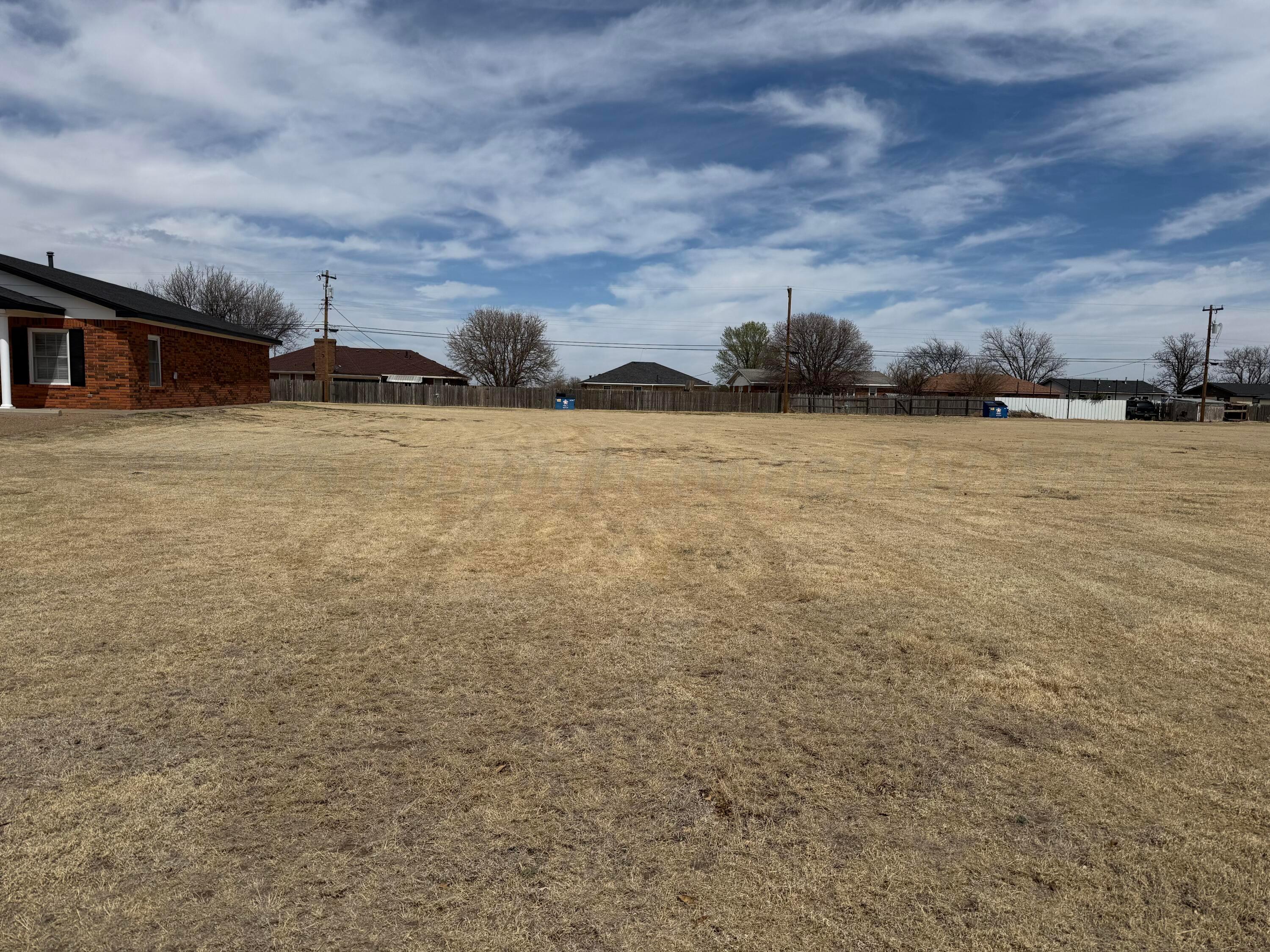 501 E Broadway Street Property Photo 1