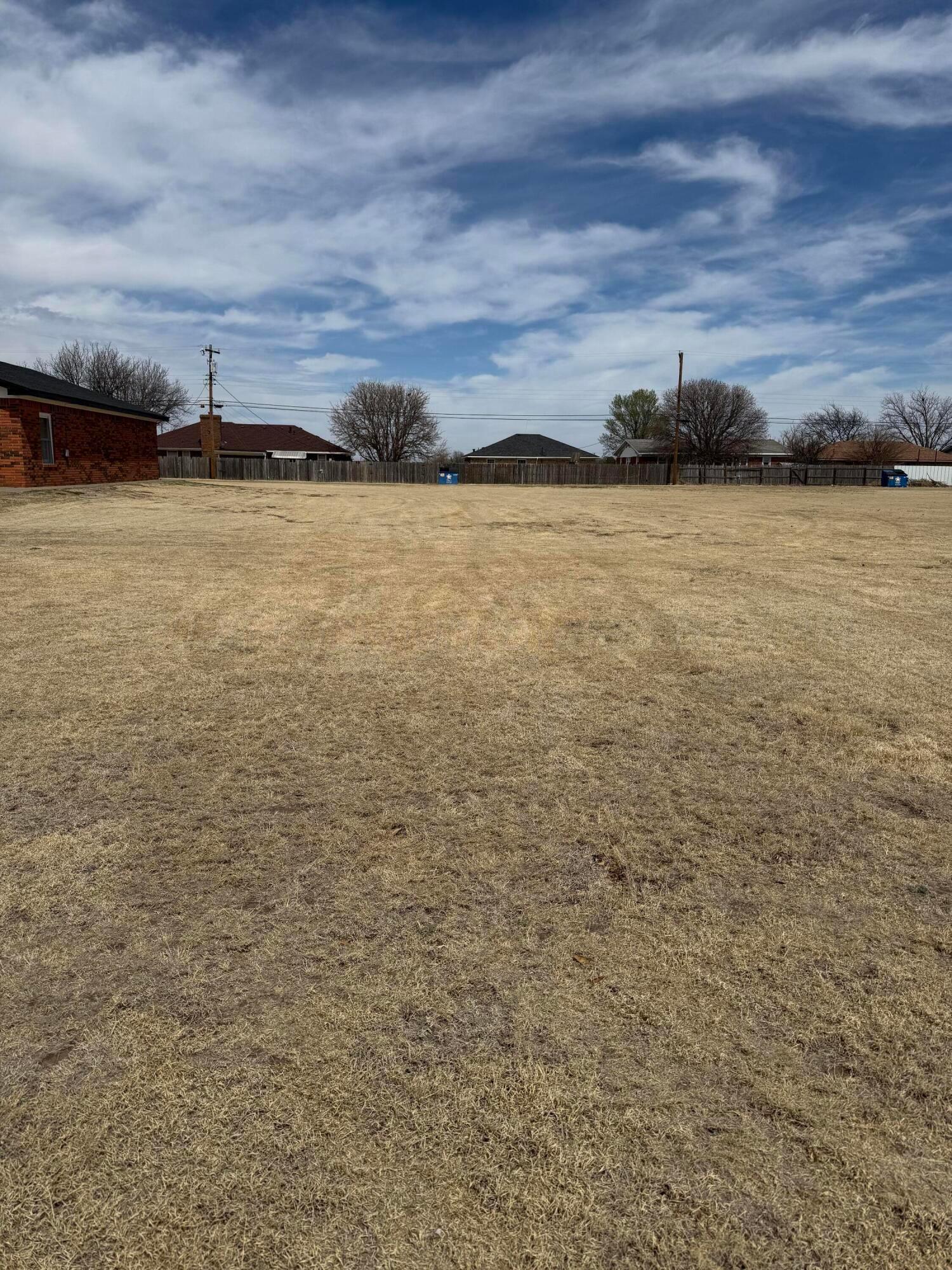 501 E Broadway Street Property Photo 2