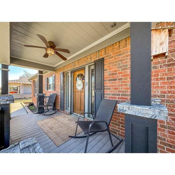 933 Elmore Street Property Photo 6