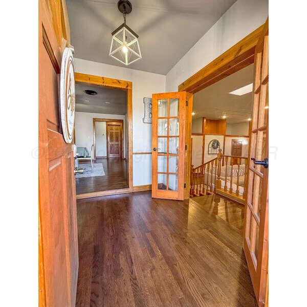 933 Elmore Street Property Photo 9