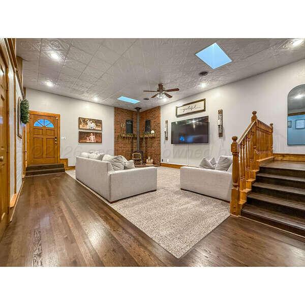 933 Elmore Street Property Photo 15