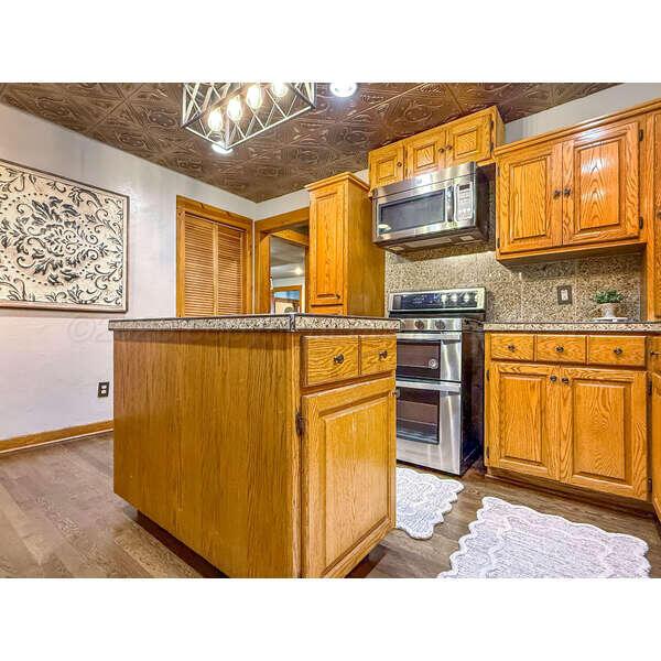933 Elmore Street Property Photo 19