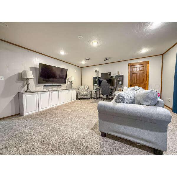 933 Elmore Street Property Photo 29