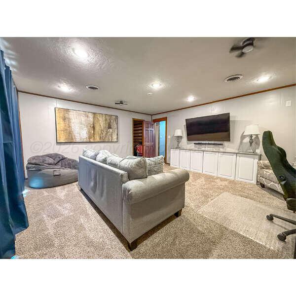 933 Elmore Street Property Photo 30