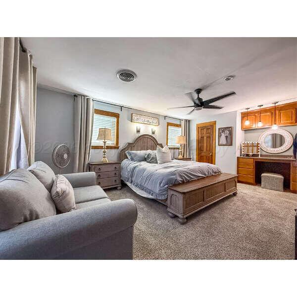 933 Elmore Street Property Photo 32