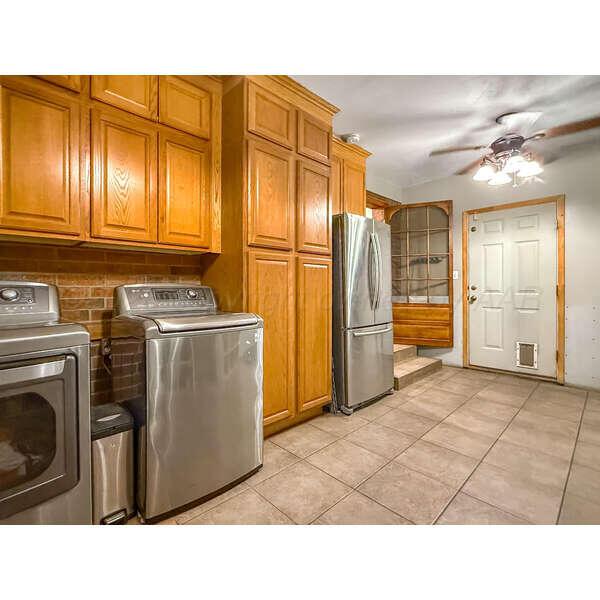 933 Elmore Street Property Photo 37