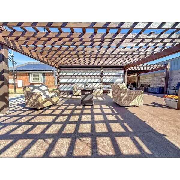 933 Elmore Street Property Photo 44