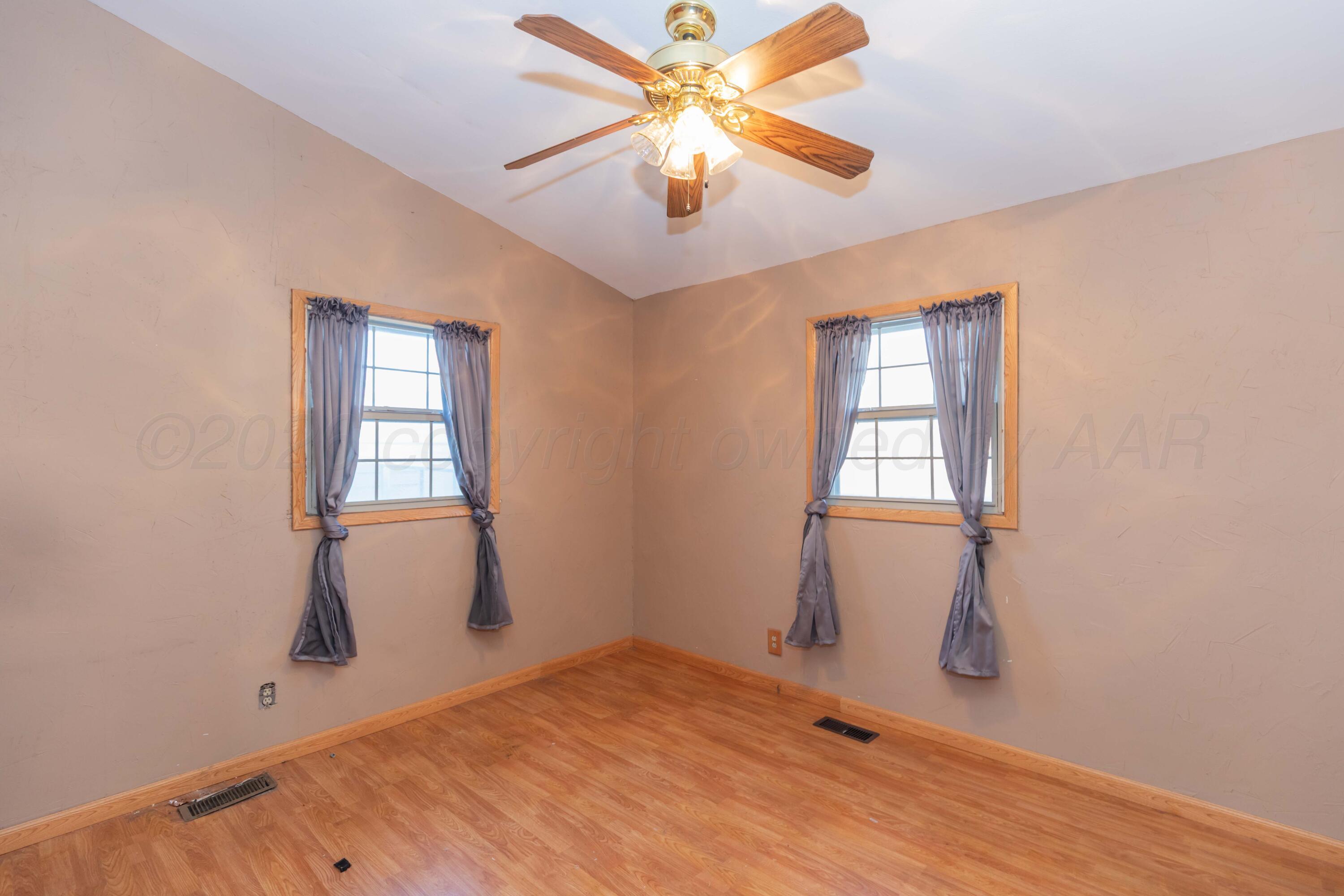 407 N Powell Street Property Photo 14