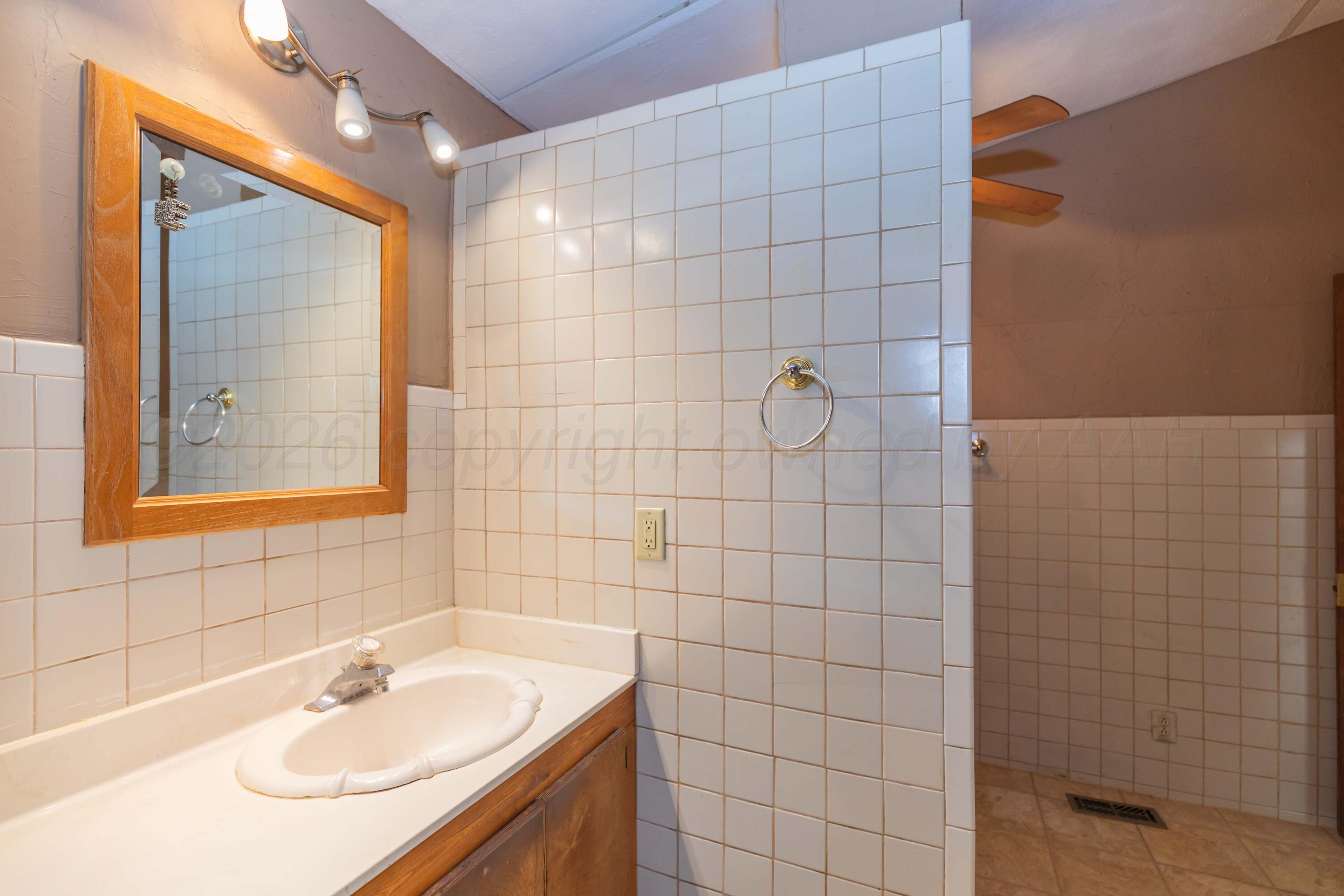 407 N Powell Street Property Photo 17