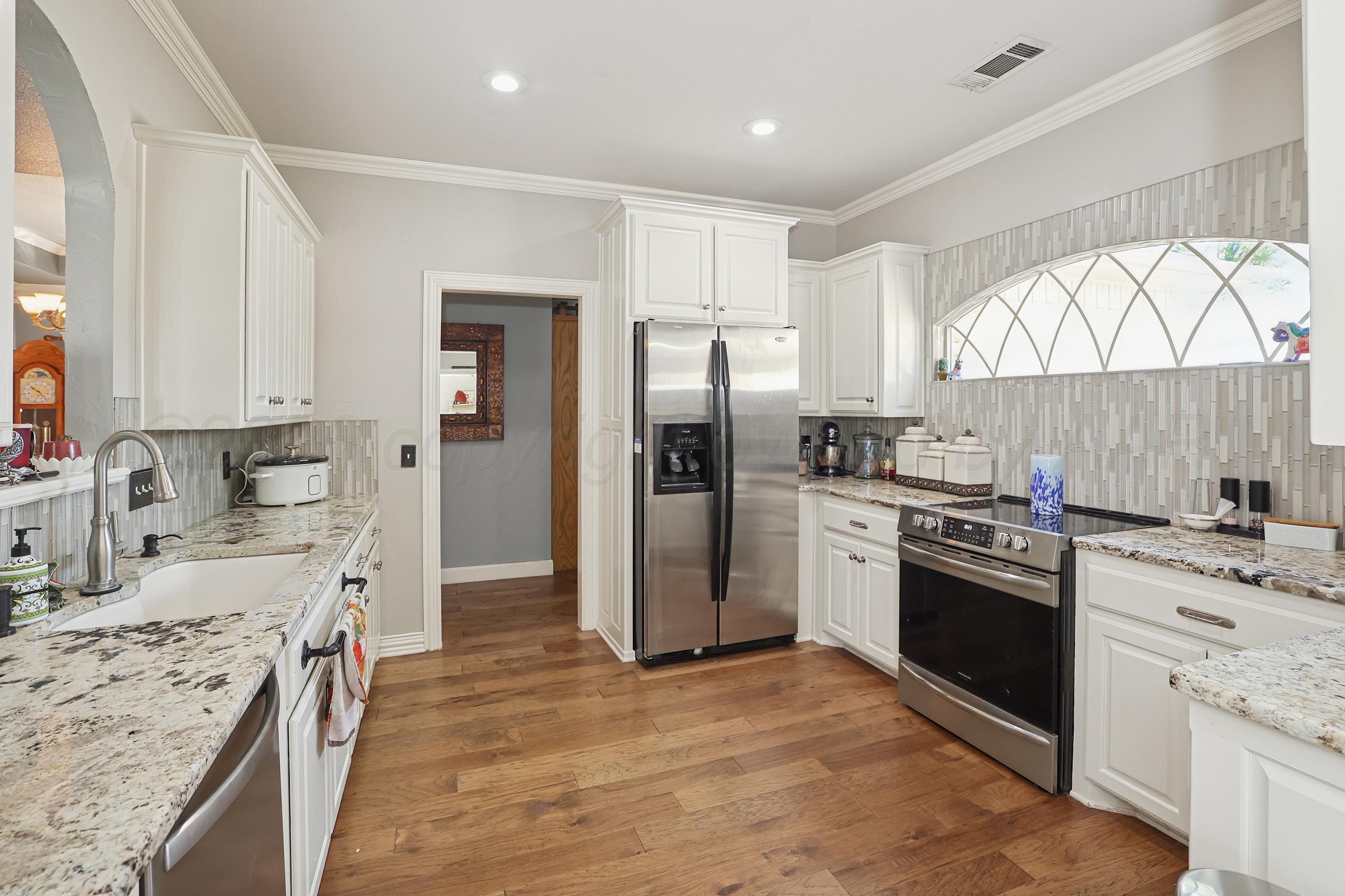 17250 Valley Lake Drive Property Photo 14