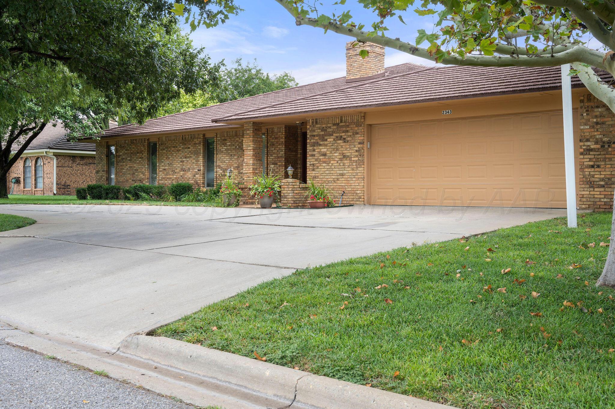 2343 N Chestnut Drive Property Photo 3