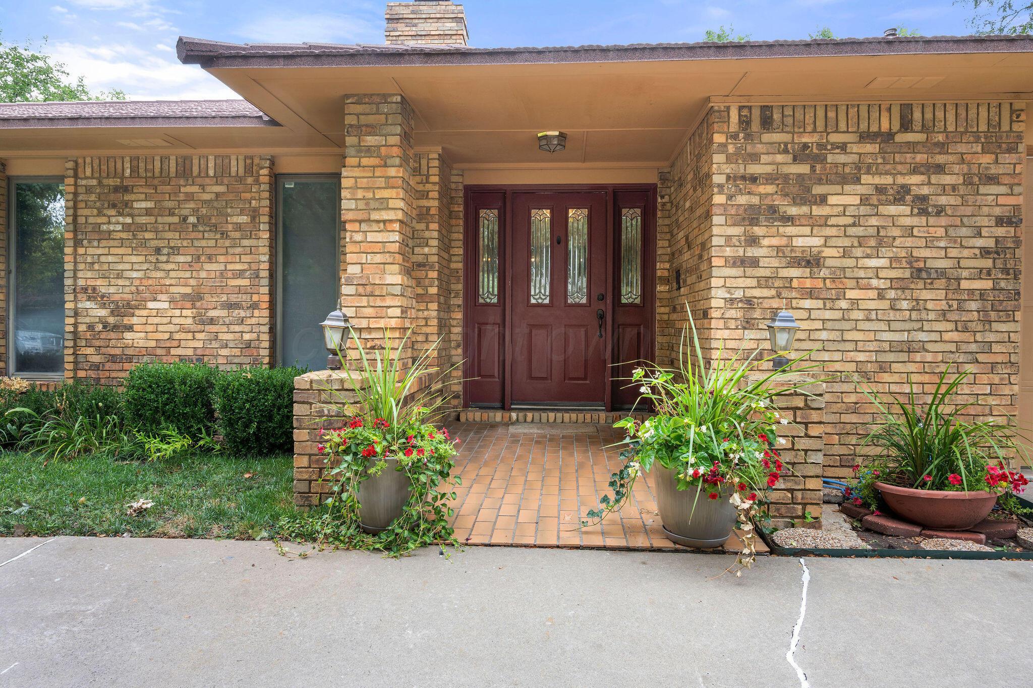 2343 N Chestnut Drive Property Photo 4