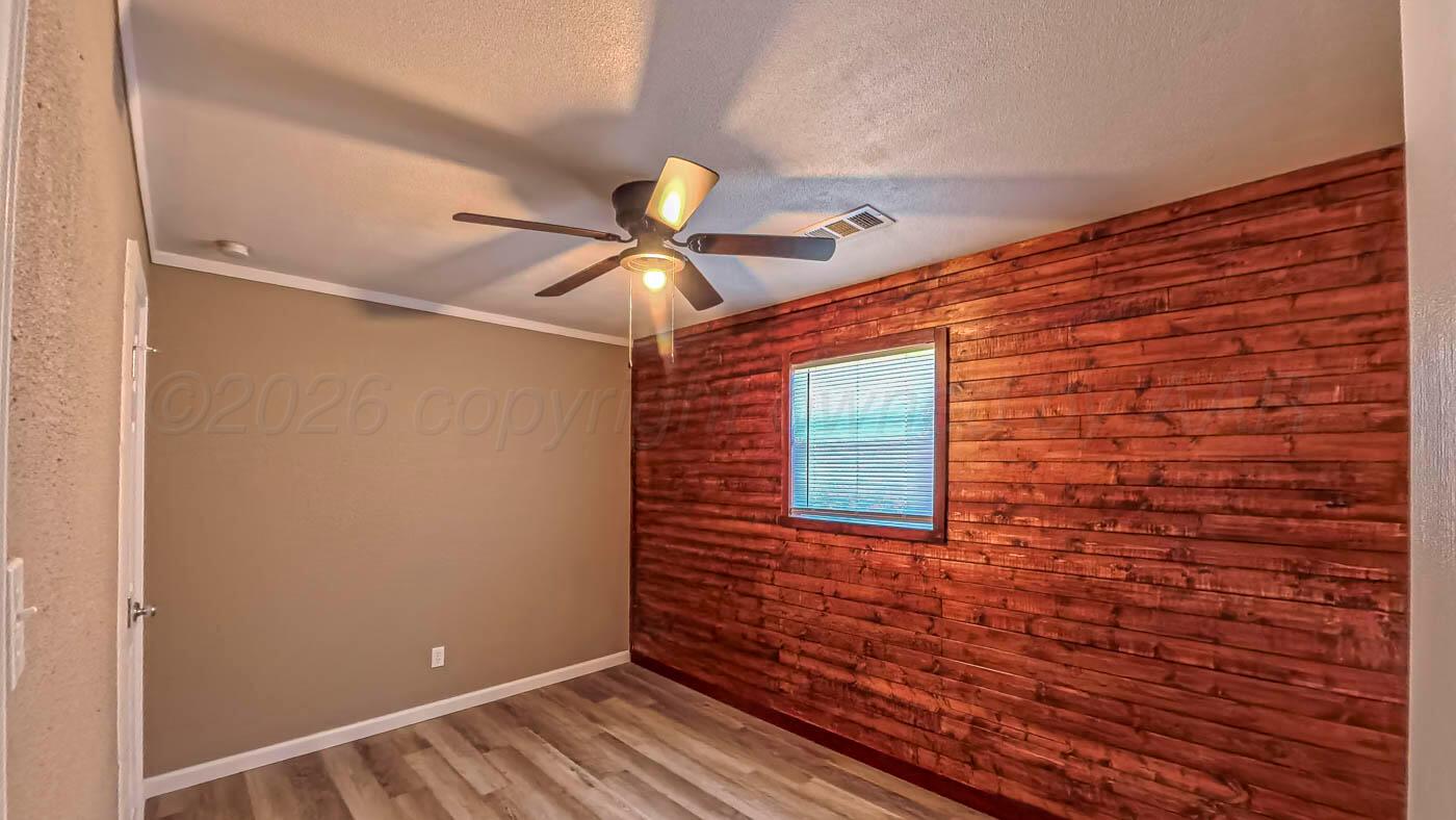 948 Harrington Street Property Photo 8