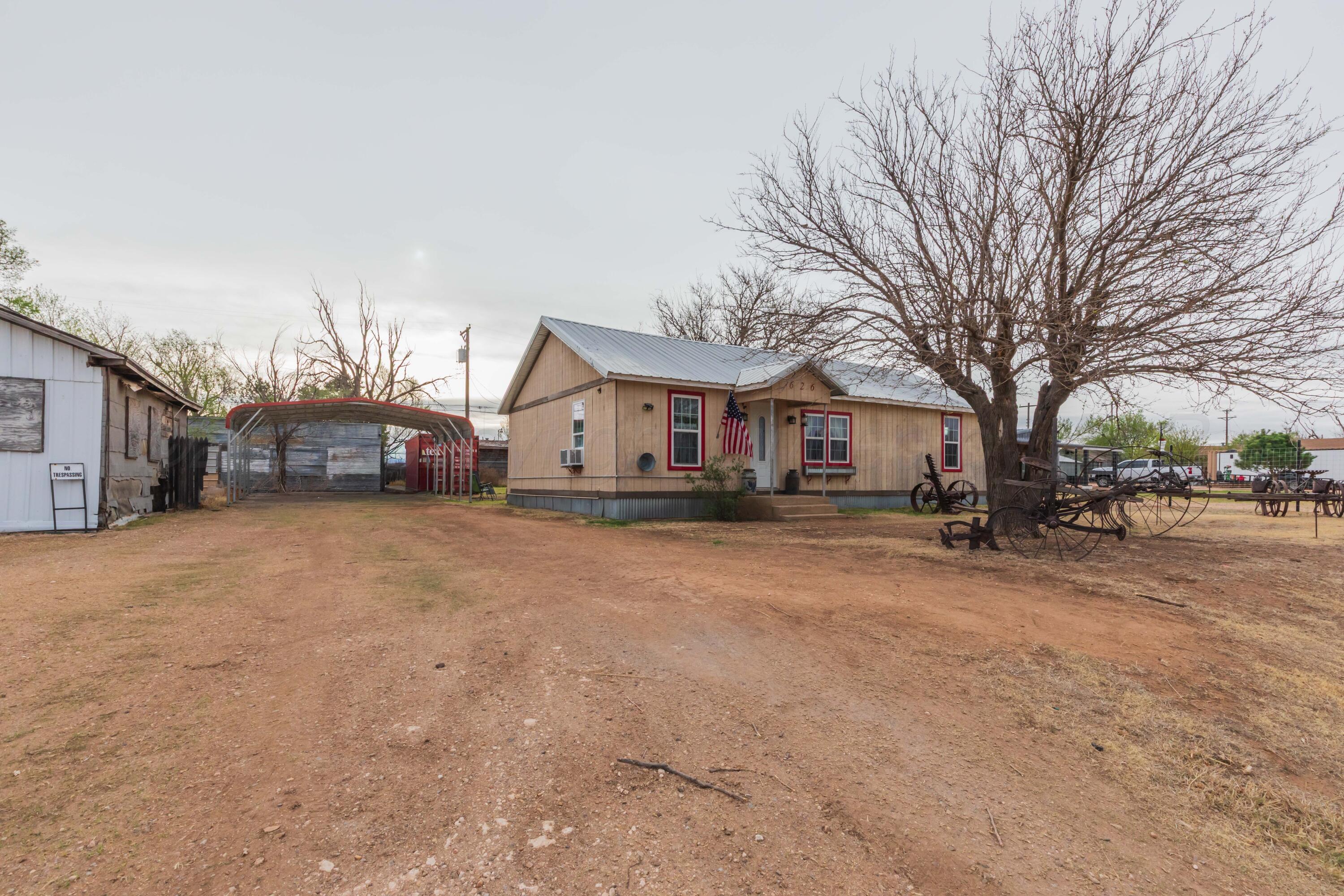 626 N Davis Street Property Photo 5