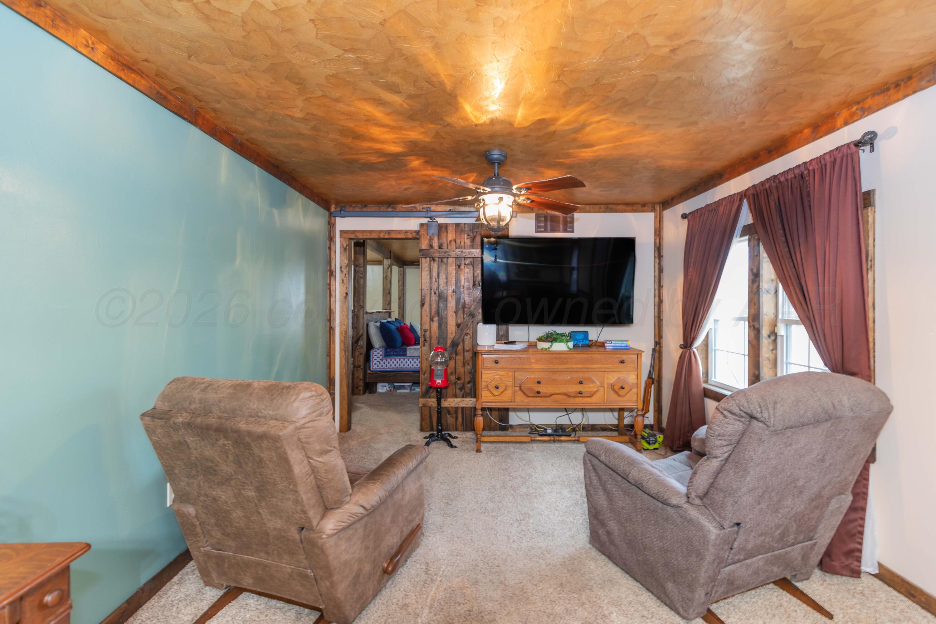 626 N Davis Street Property Photo 10