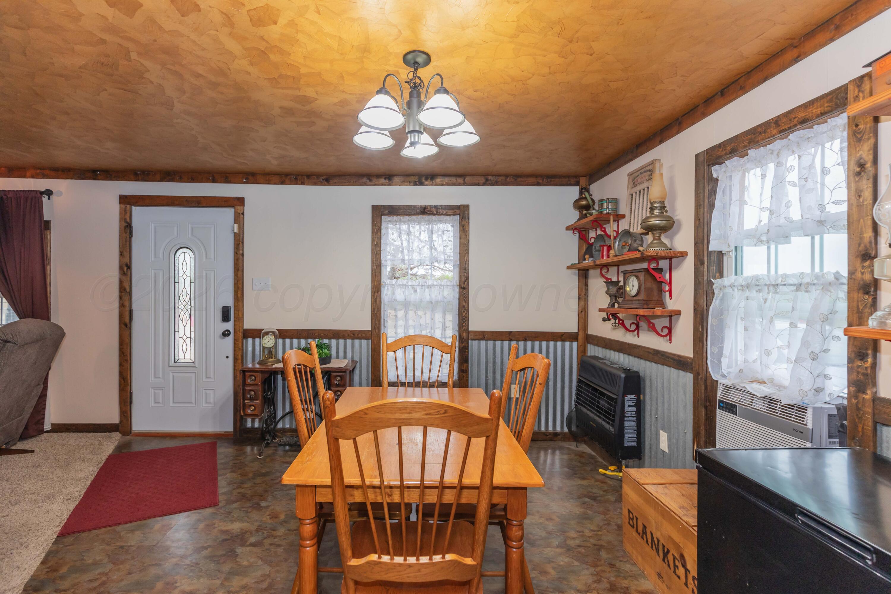 626 N Davis Street Property Photo 15