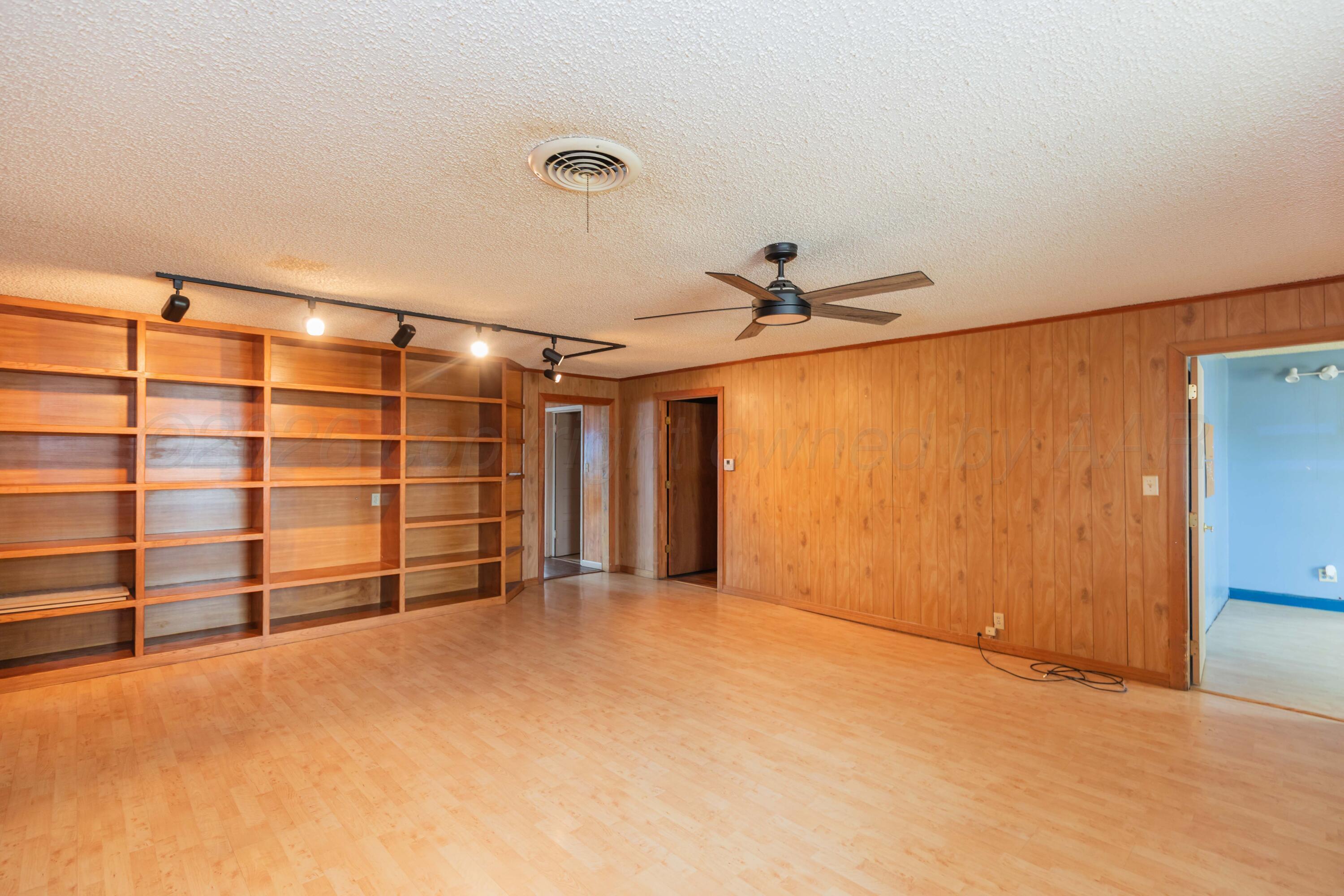 200 S Wall Street Property Photo 3
