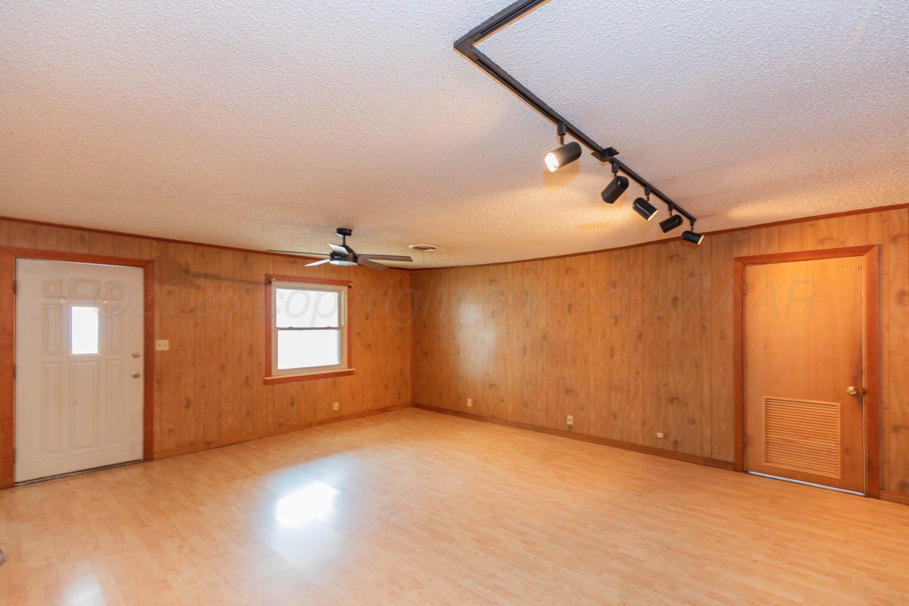 200 S Wall Street Property Photo 4