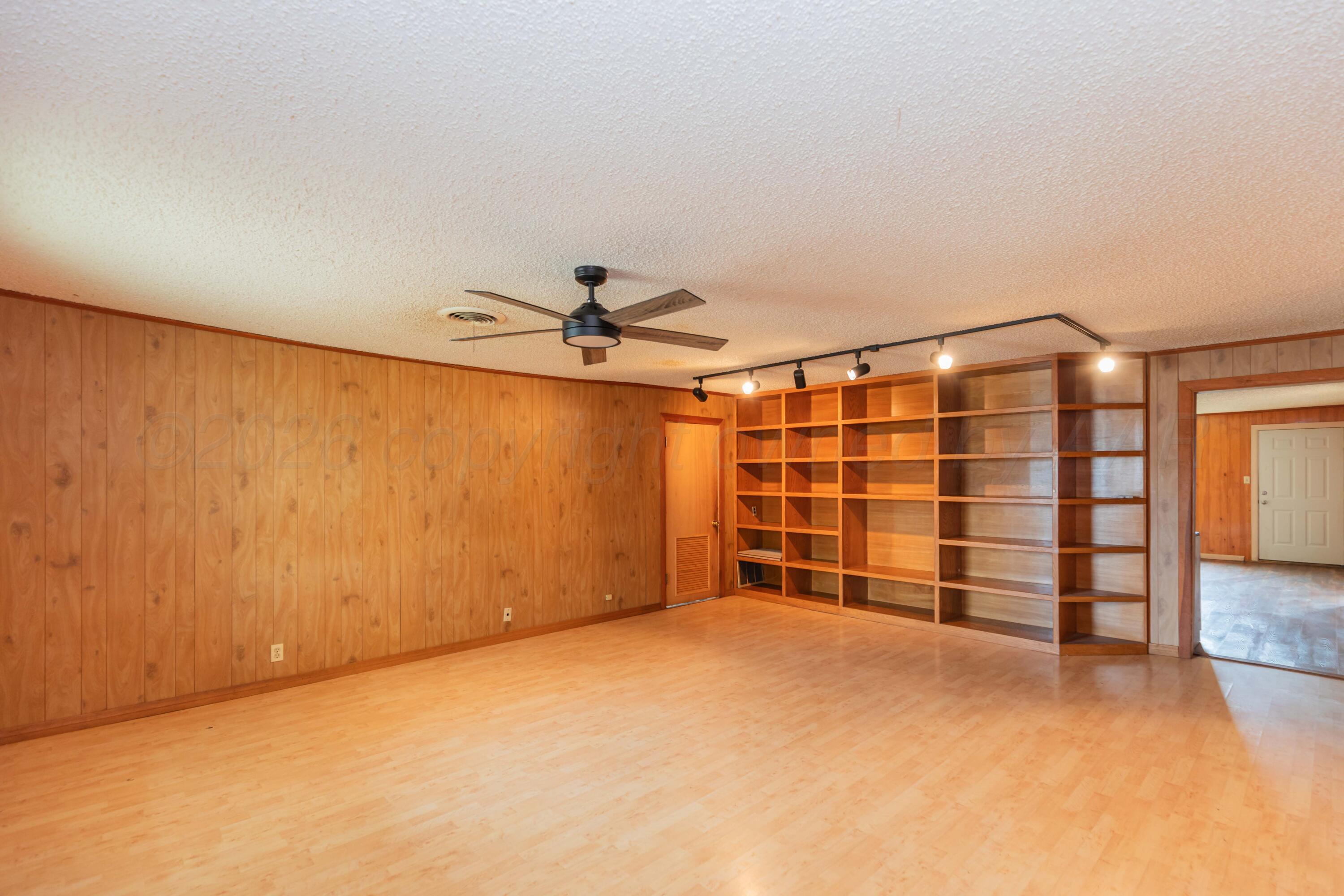 200 S Wall Street Property Photo 6