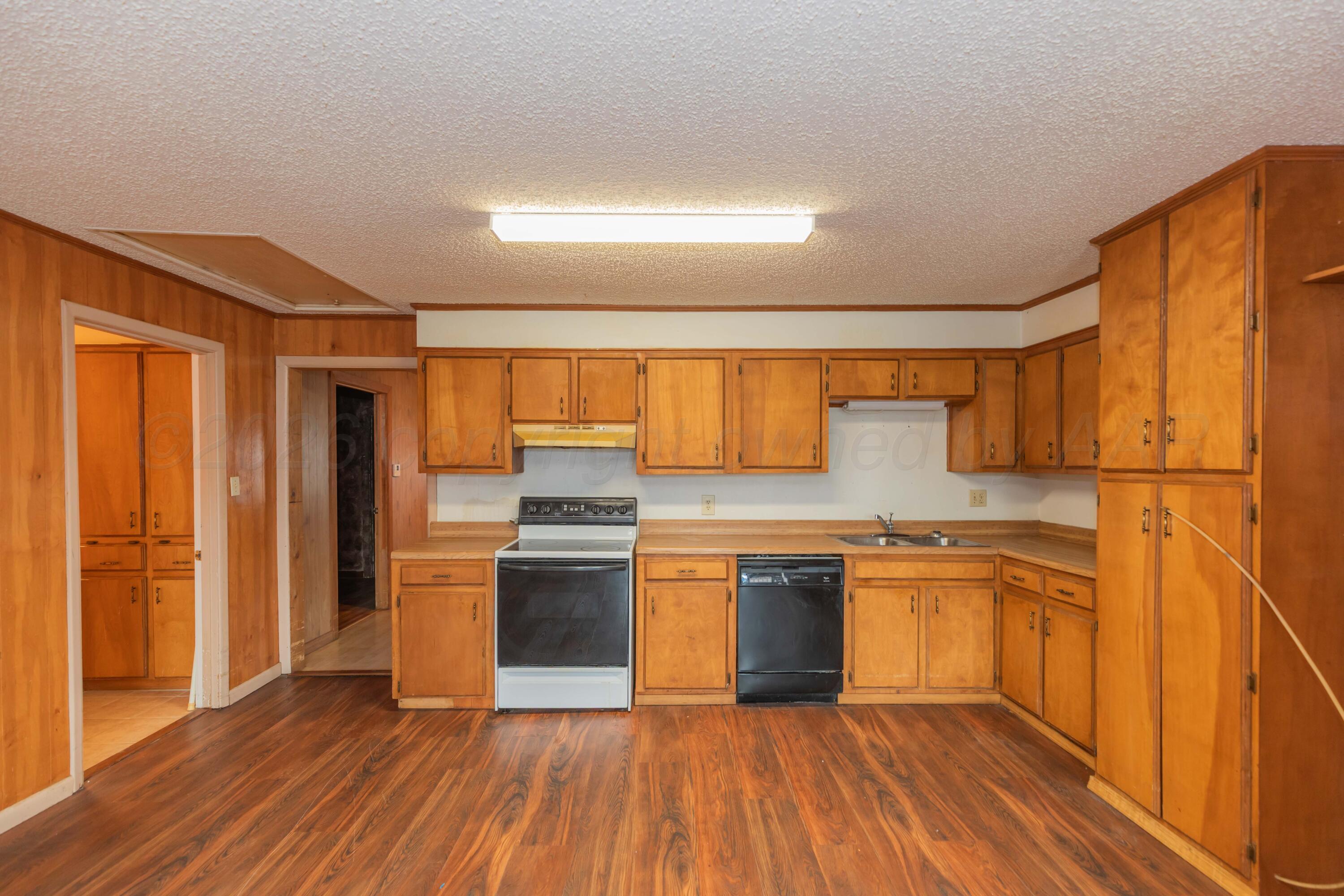 200 S Wall Street Property Photo 7