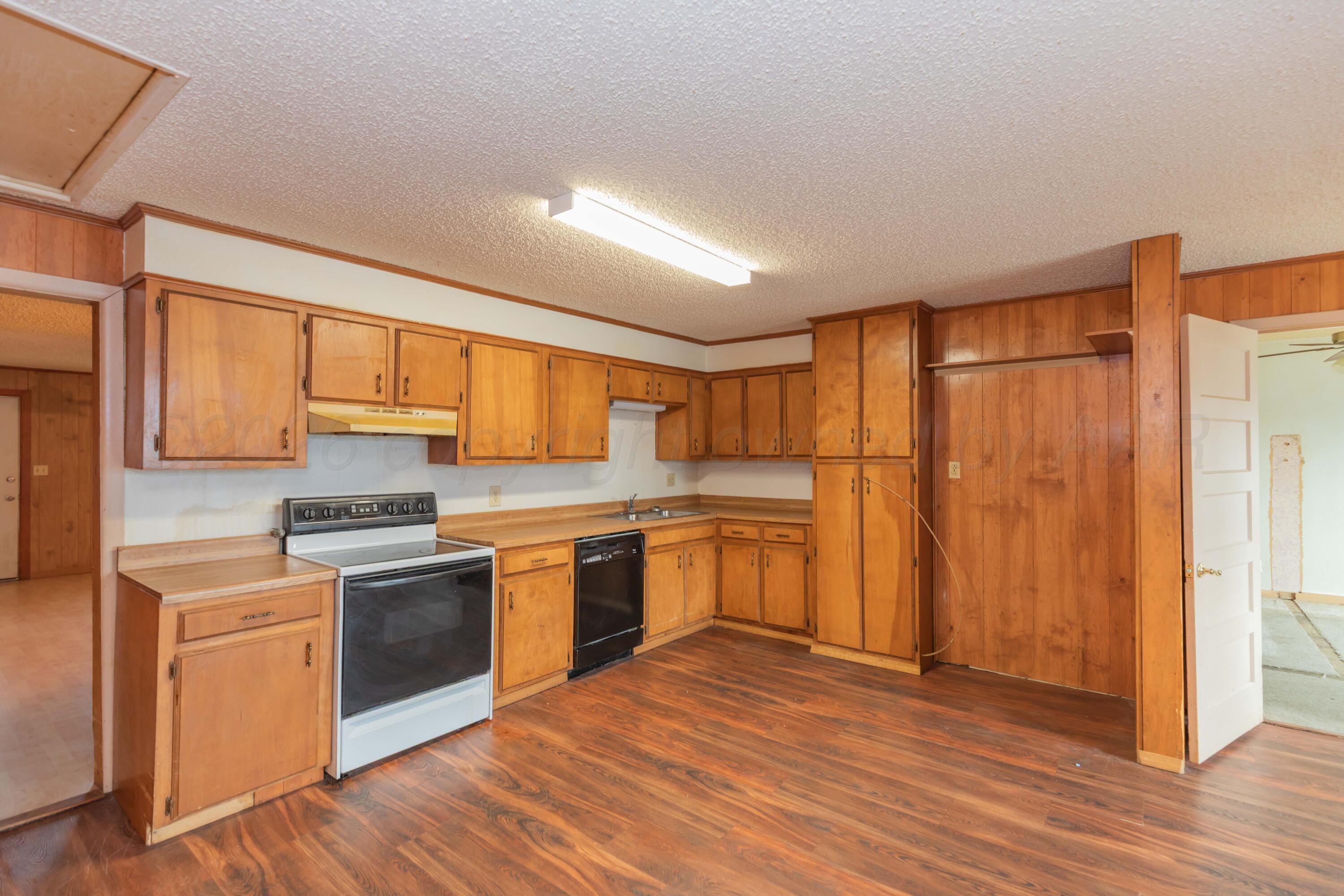 200 S Wall Street Property Photo 8