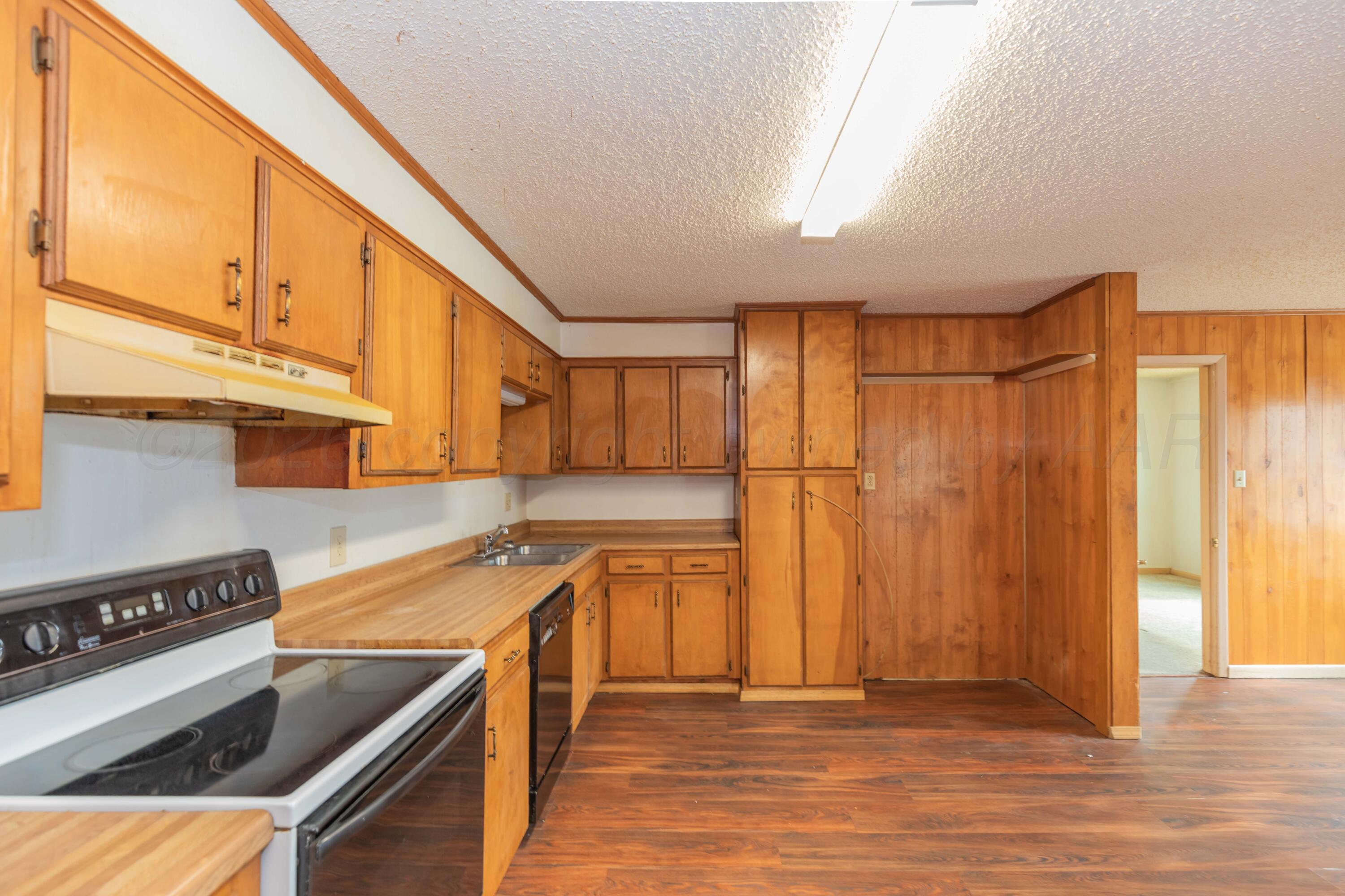 200 S Wall Street Property Photo 9