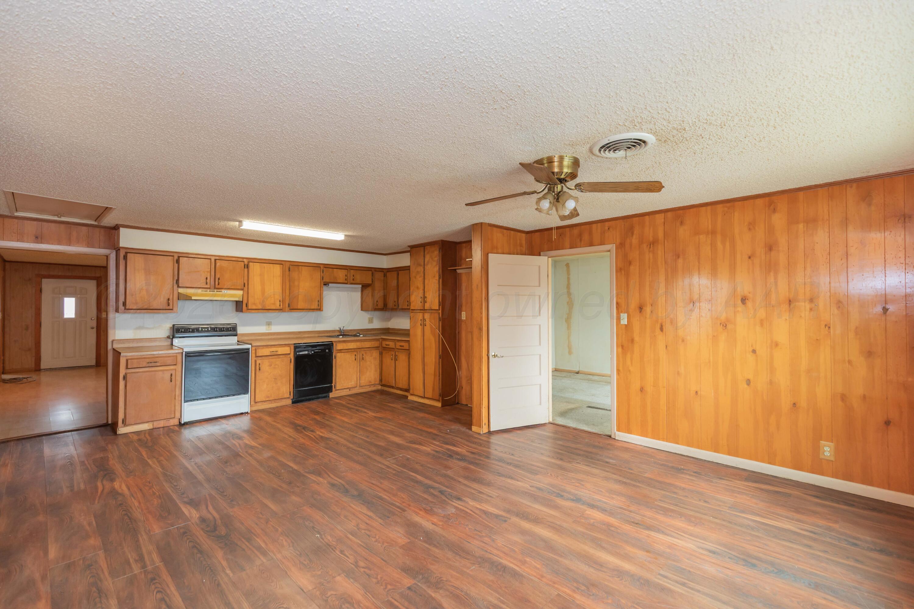 200 S Wall Street Property Photo 11