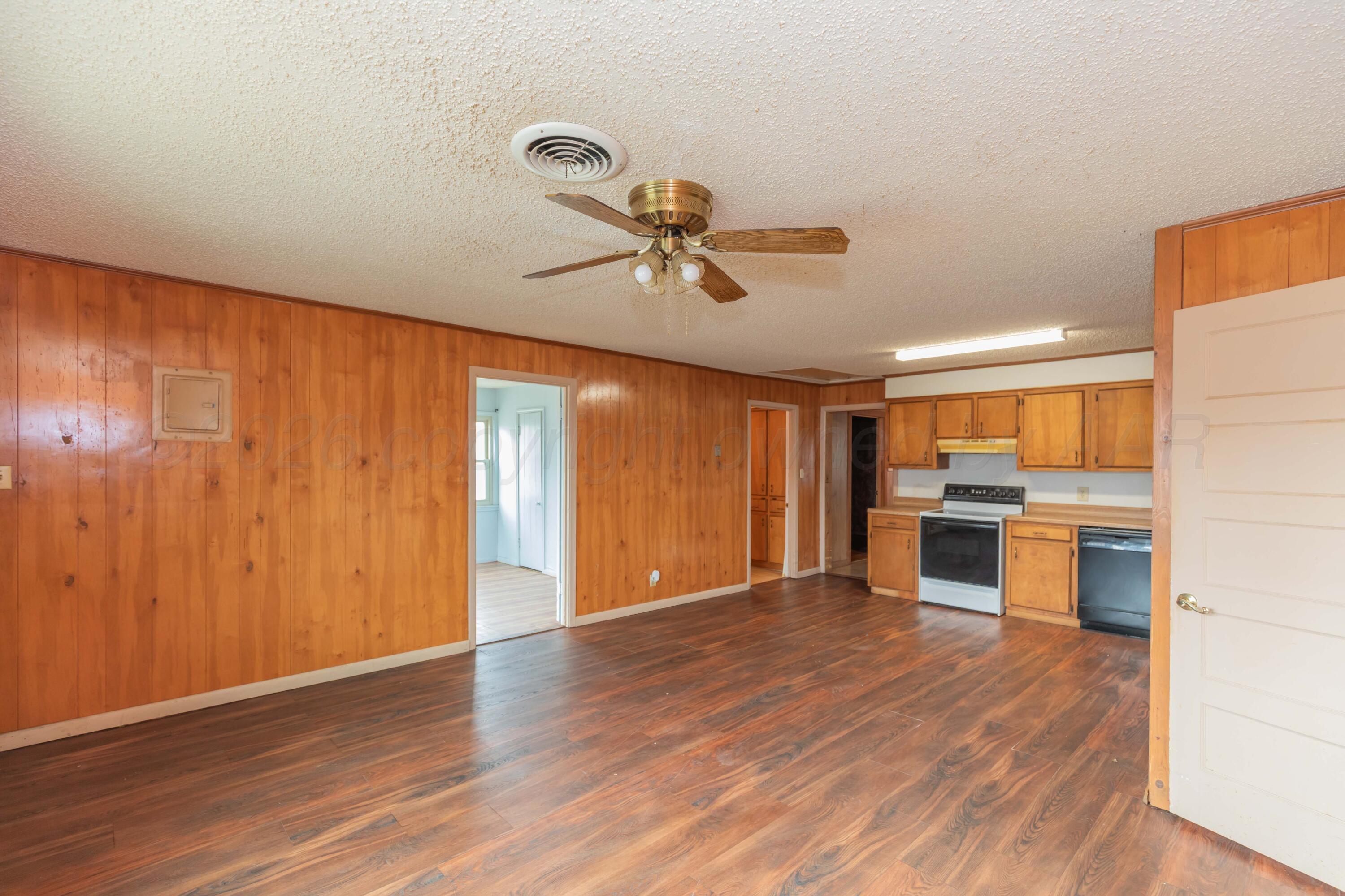 200 S Wall Street Property Photo 12