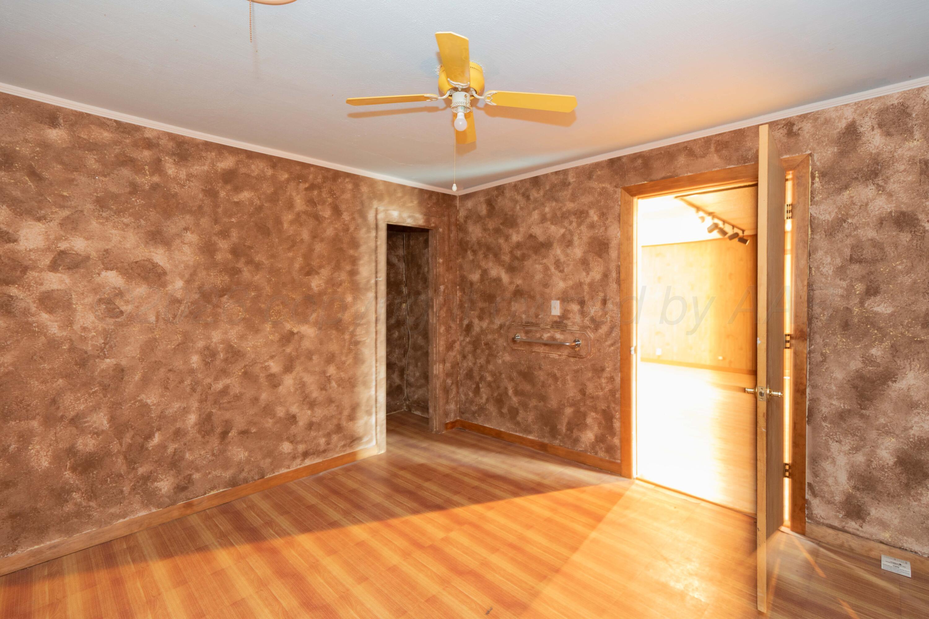 200 S Wall Street Property Photo 27