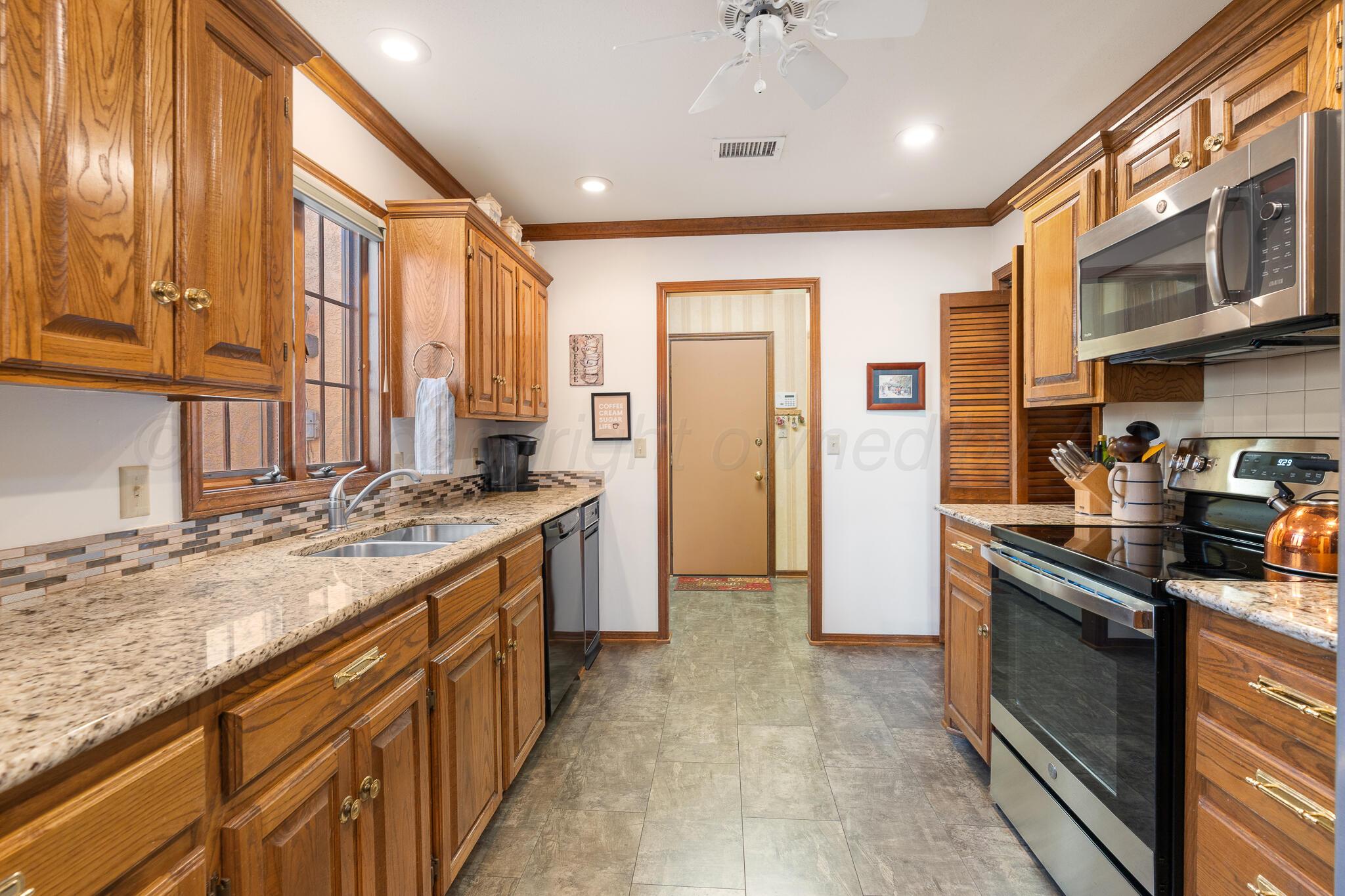 9 Windwood Place Property Photo 33