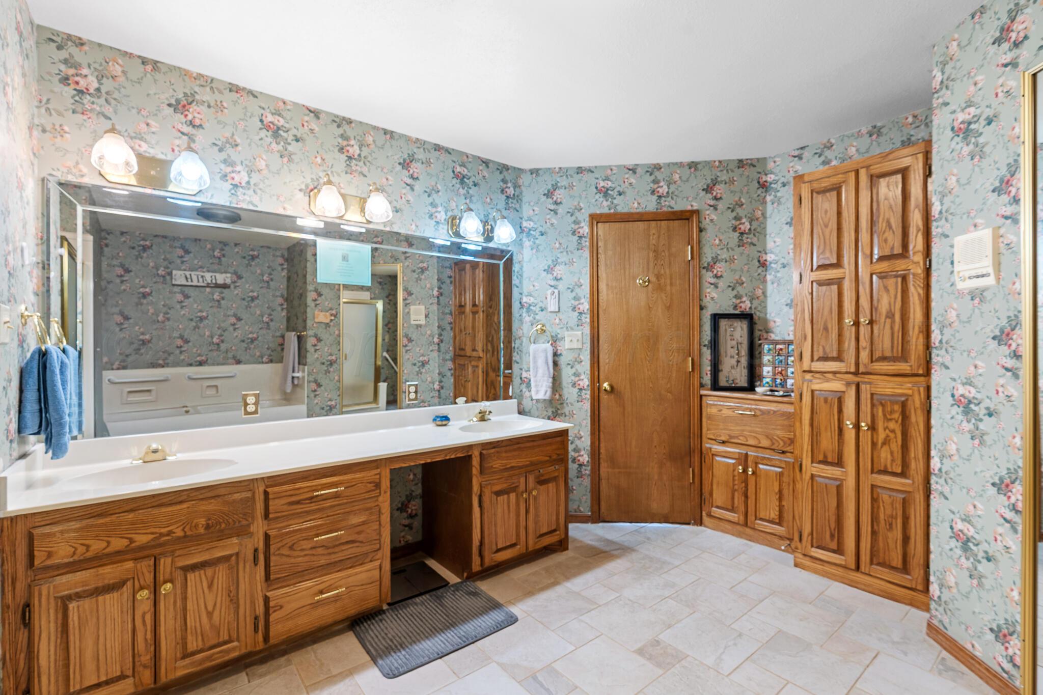 9 Windwood Place Property Photo 49