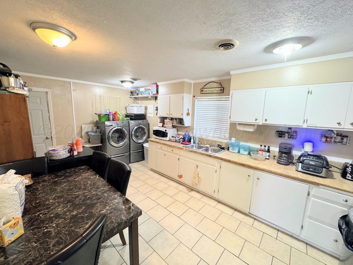 1413 S Harvard Street Property Photo 3