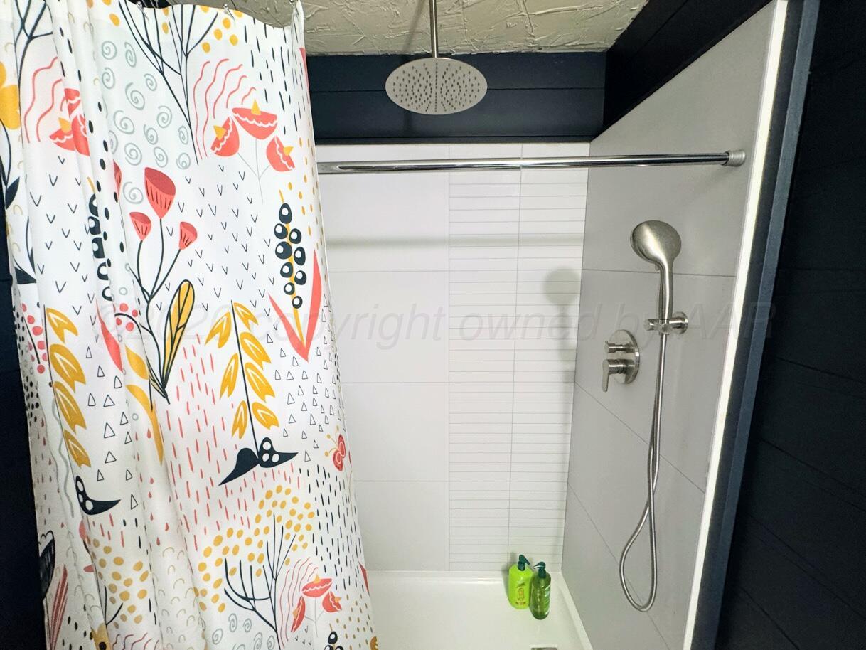 1413 S Harvard Street Property Photo 8