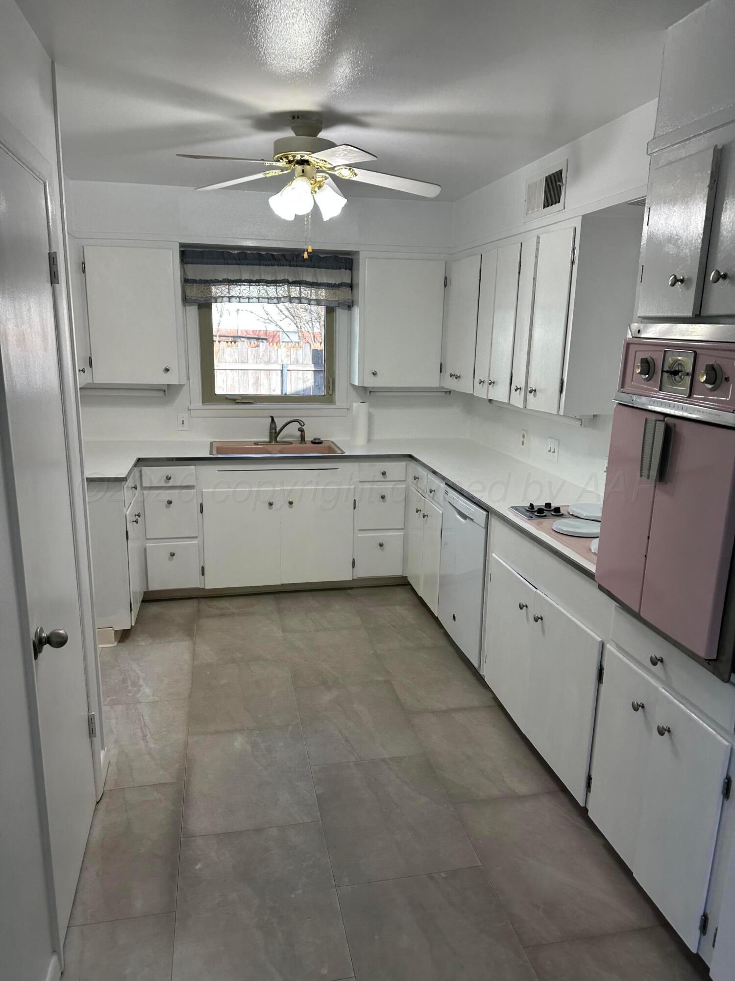 303 Tansy Street Property Photo 16