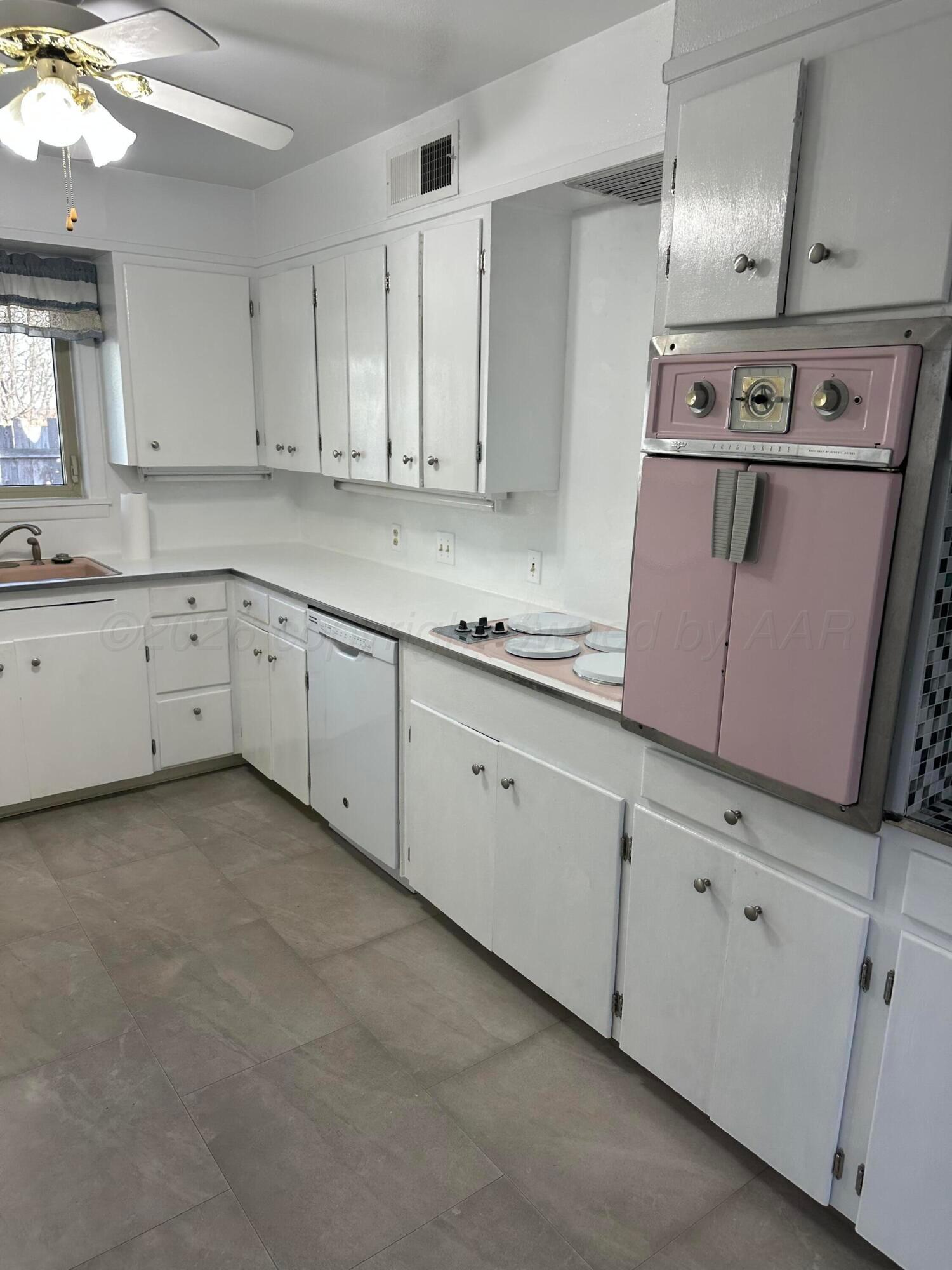 303 Tansy Street Property Photo 17