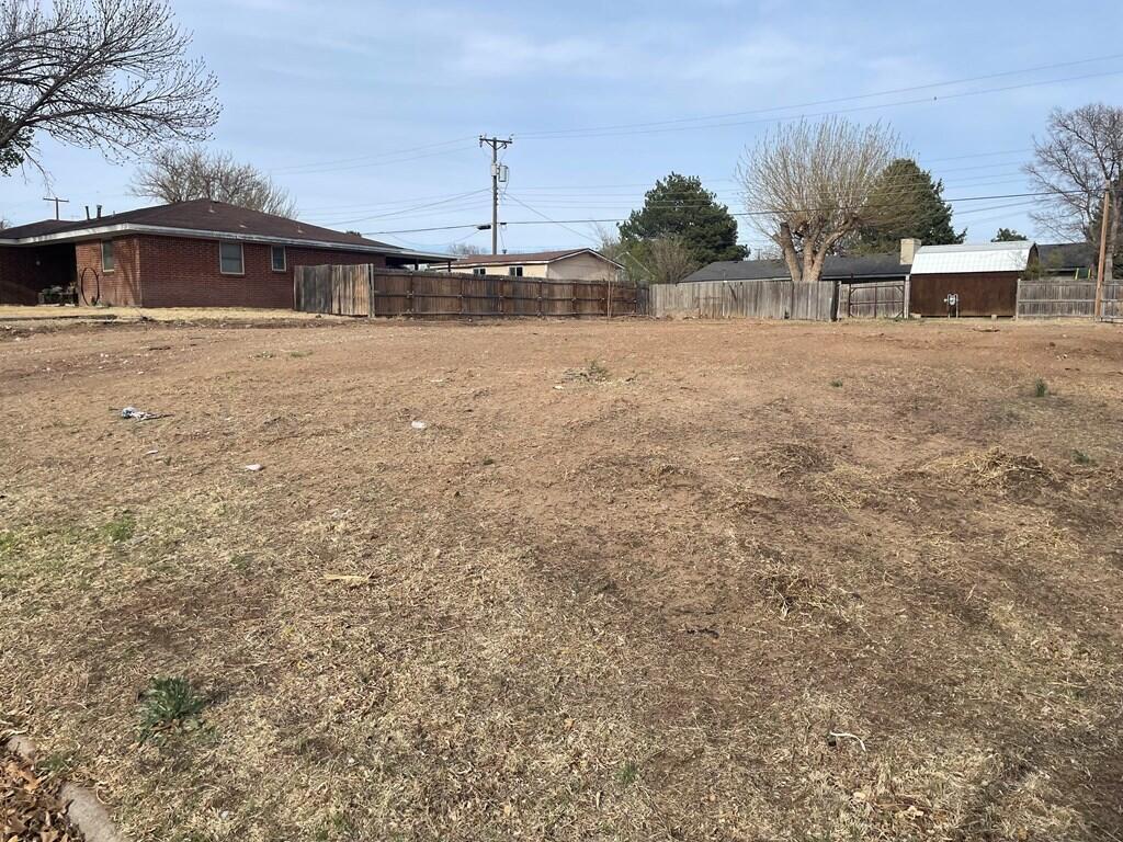 1823 Chestnut Avenue Property Photo 2
