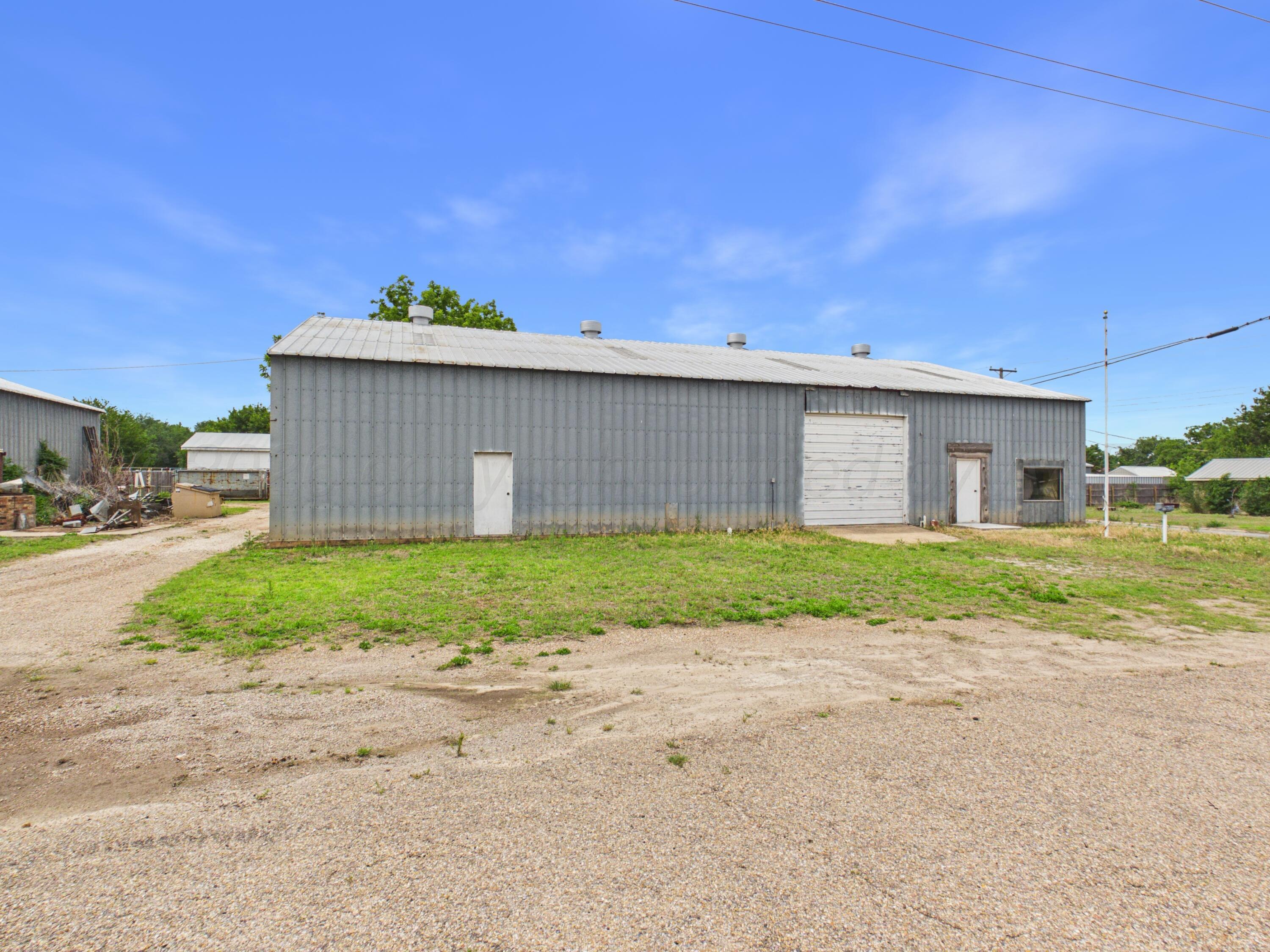 700, 702 E Oklahoma Property Photo 4