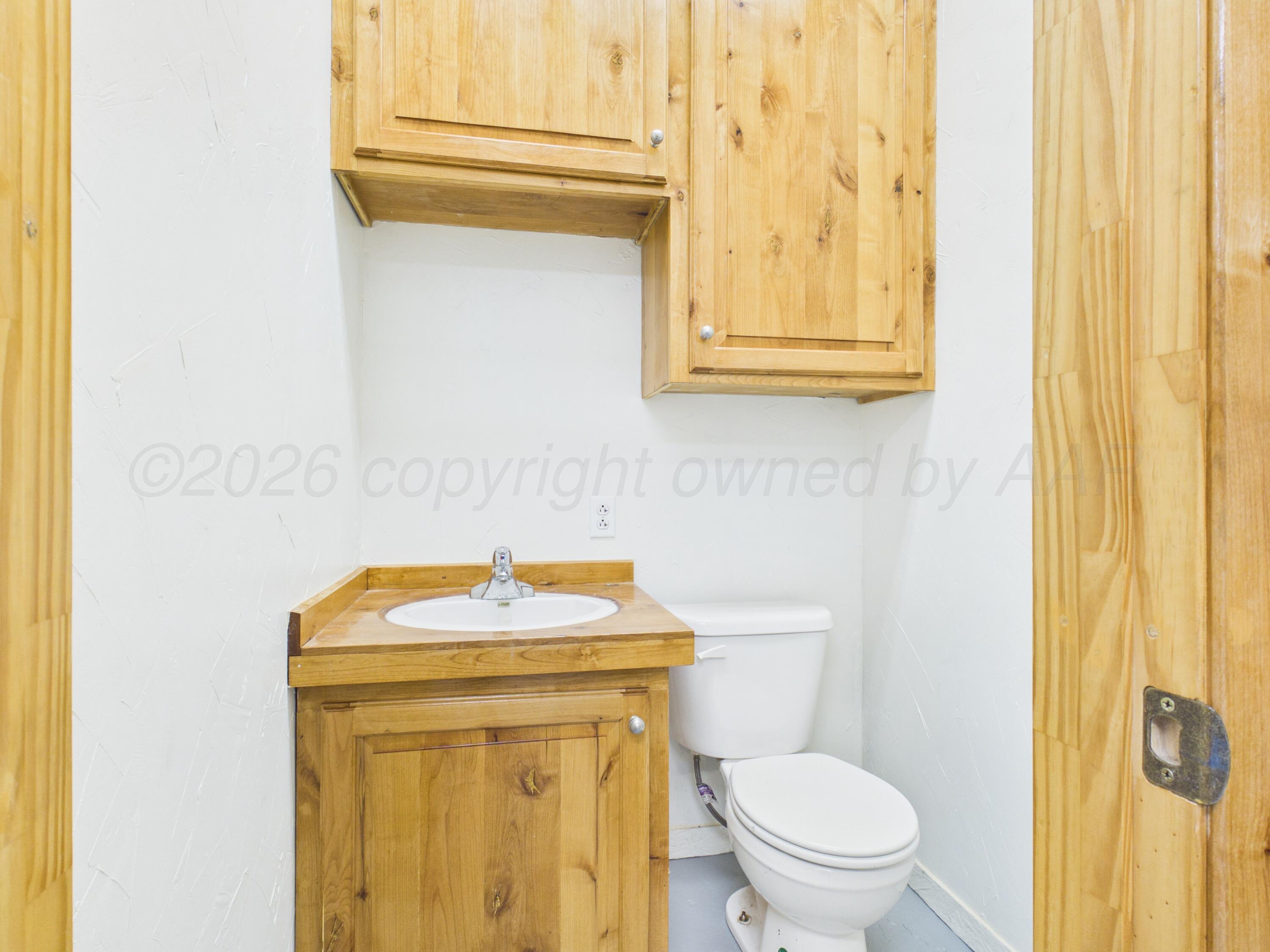 700, 702 E Oklahoma Property Photo 6