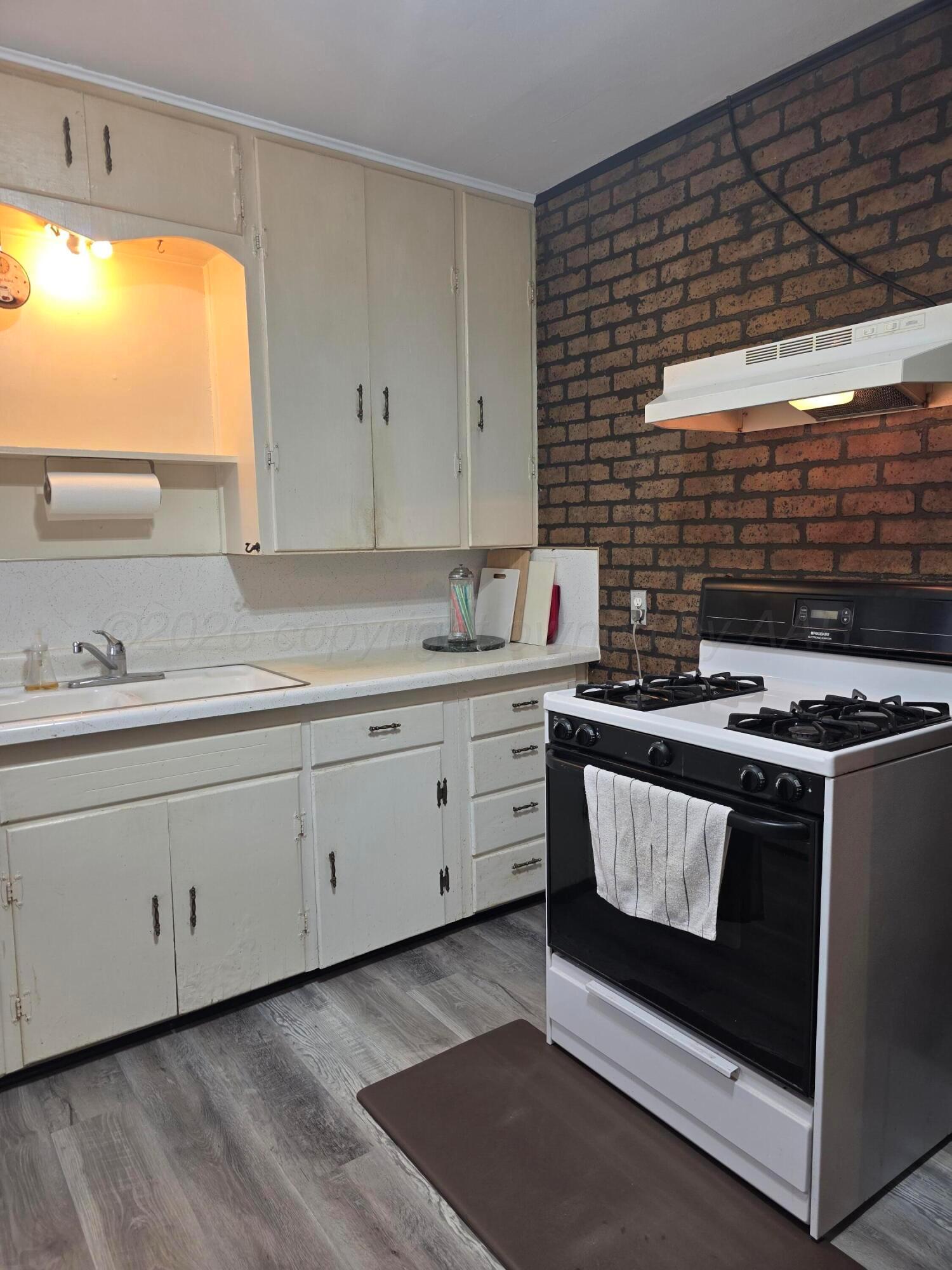 1812 Magnolia Street Property Photo 8